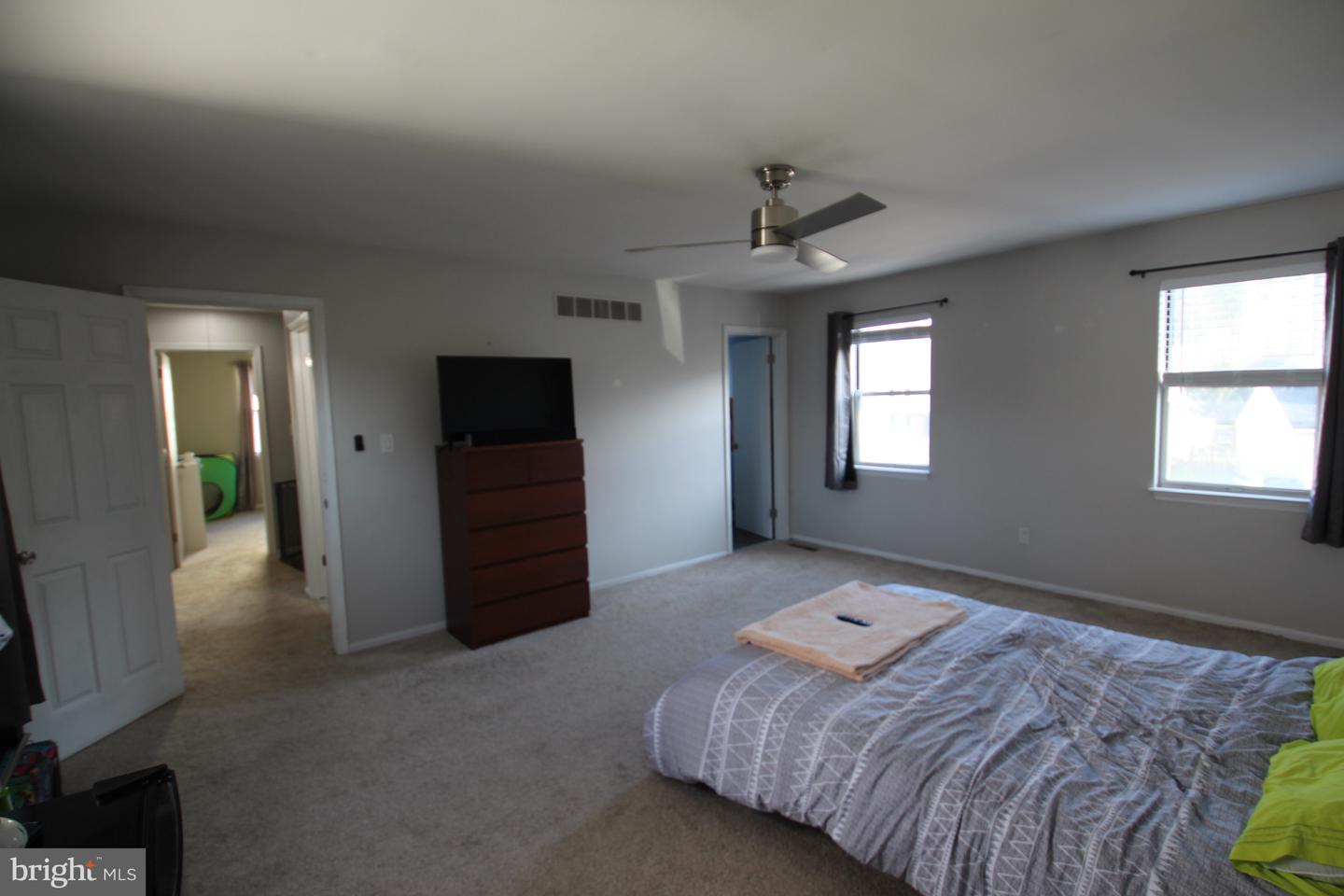 25 Jonathan Dr