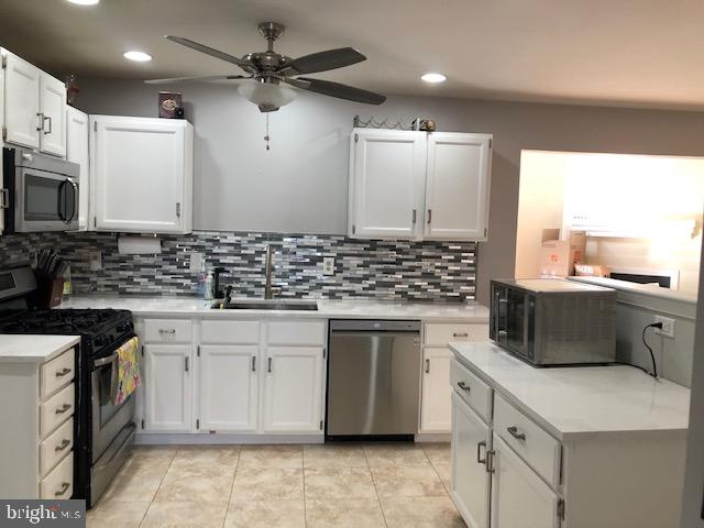 25 Jonathan Dr