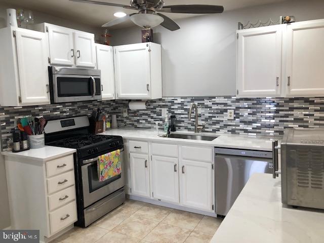 25 Jonathan Dr