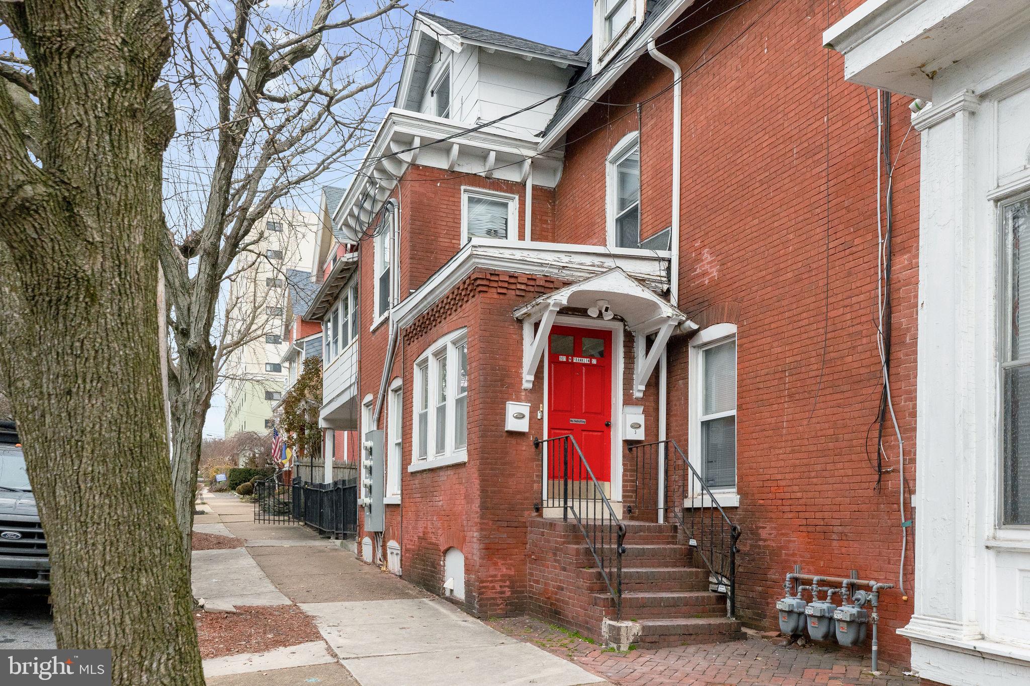 901 N Franklin St #2