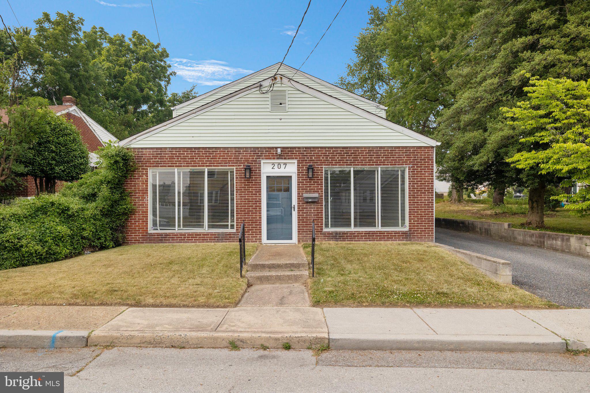 207 Boxwood Rd