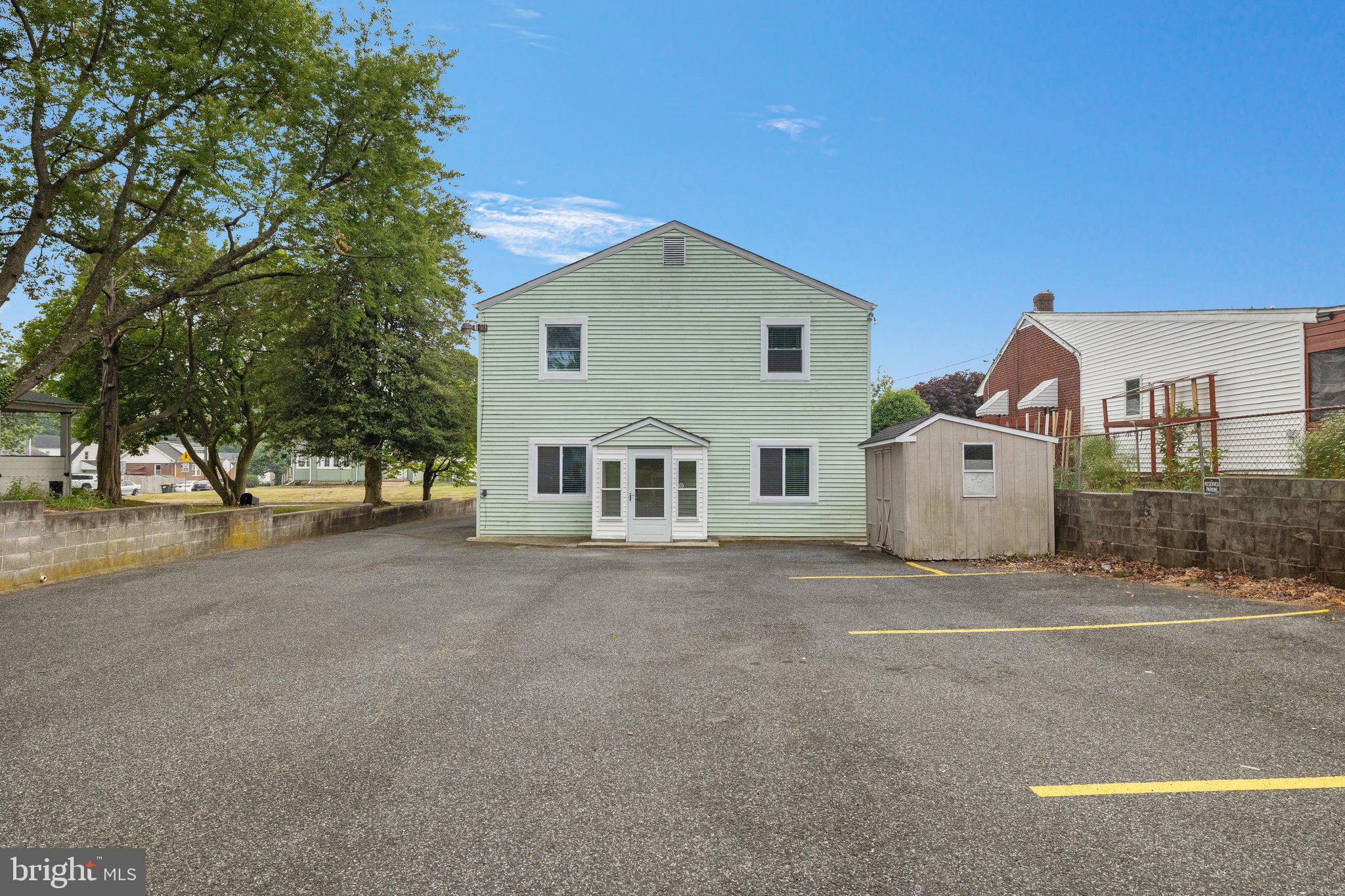 207 Boxwood Rd
