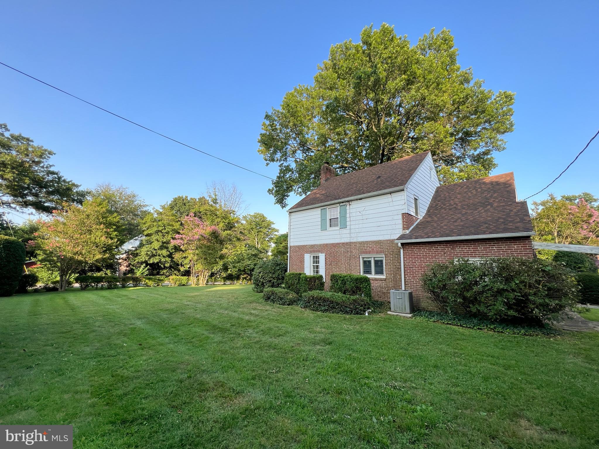 9 Riverside Dr