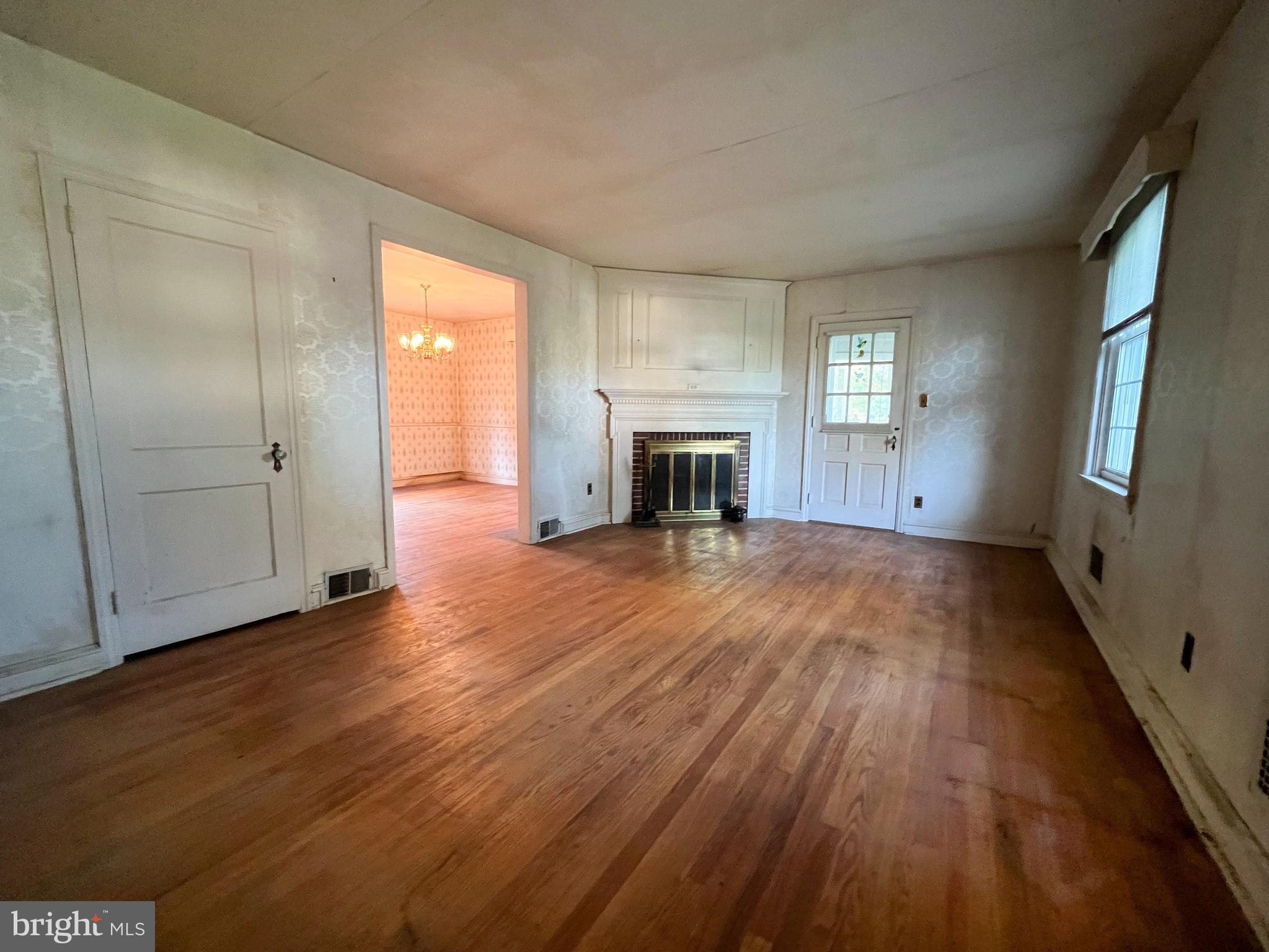 9 Riverside Dr