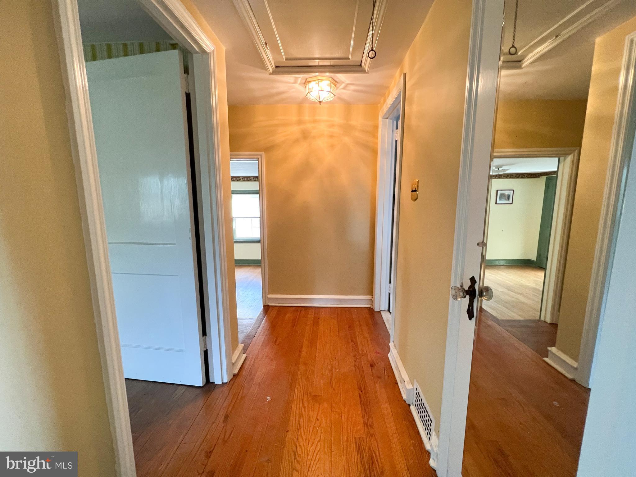 9 Riverside Dr