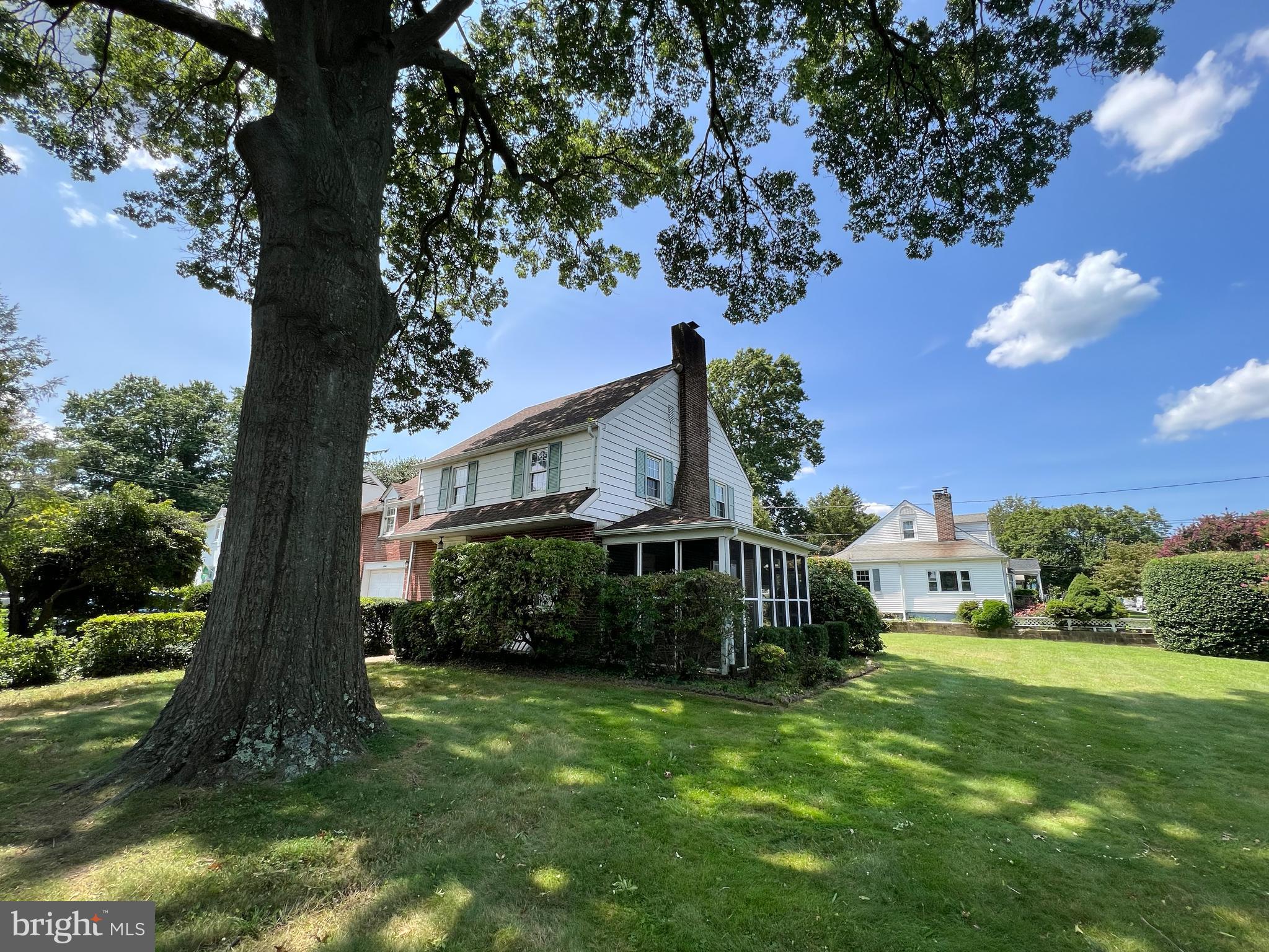 9 Riverside Dr