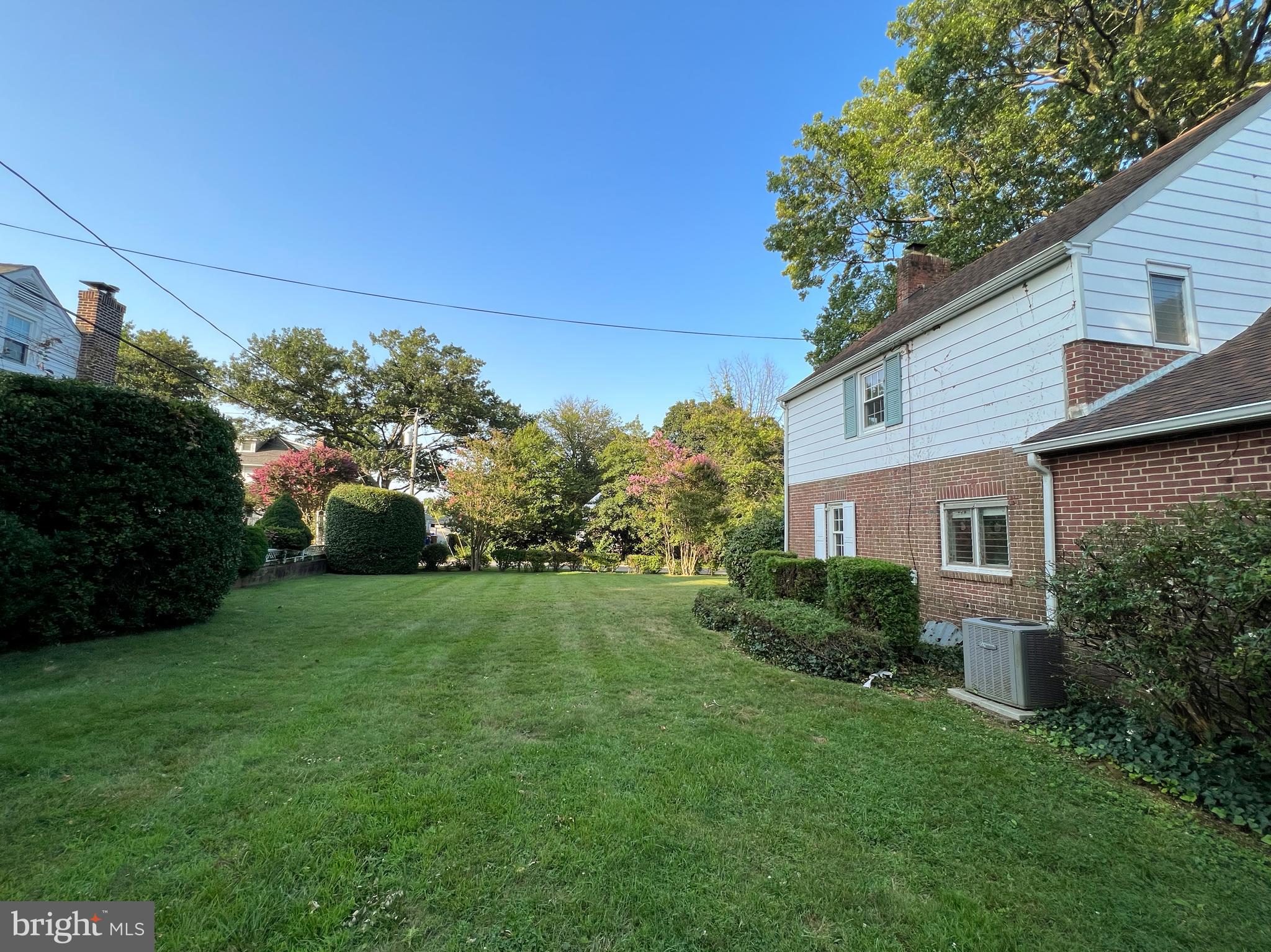 9 Riverside Dr