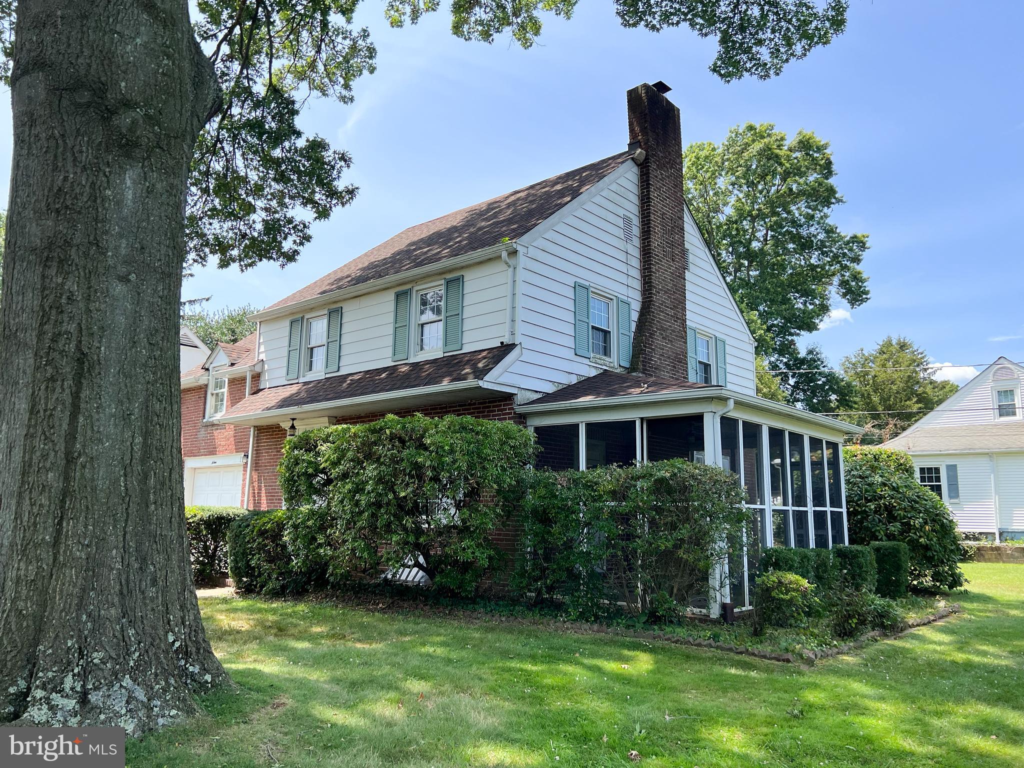 9 Riverside Dr