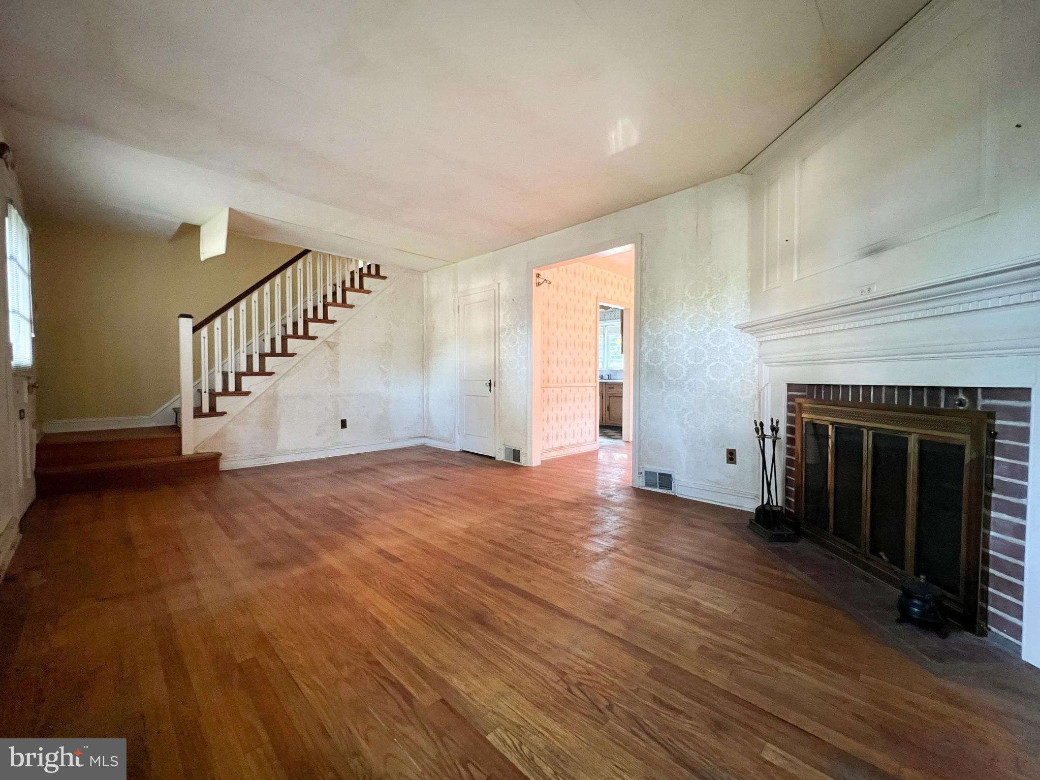 9 Riverside Dr