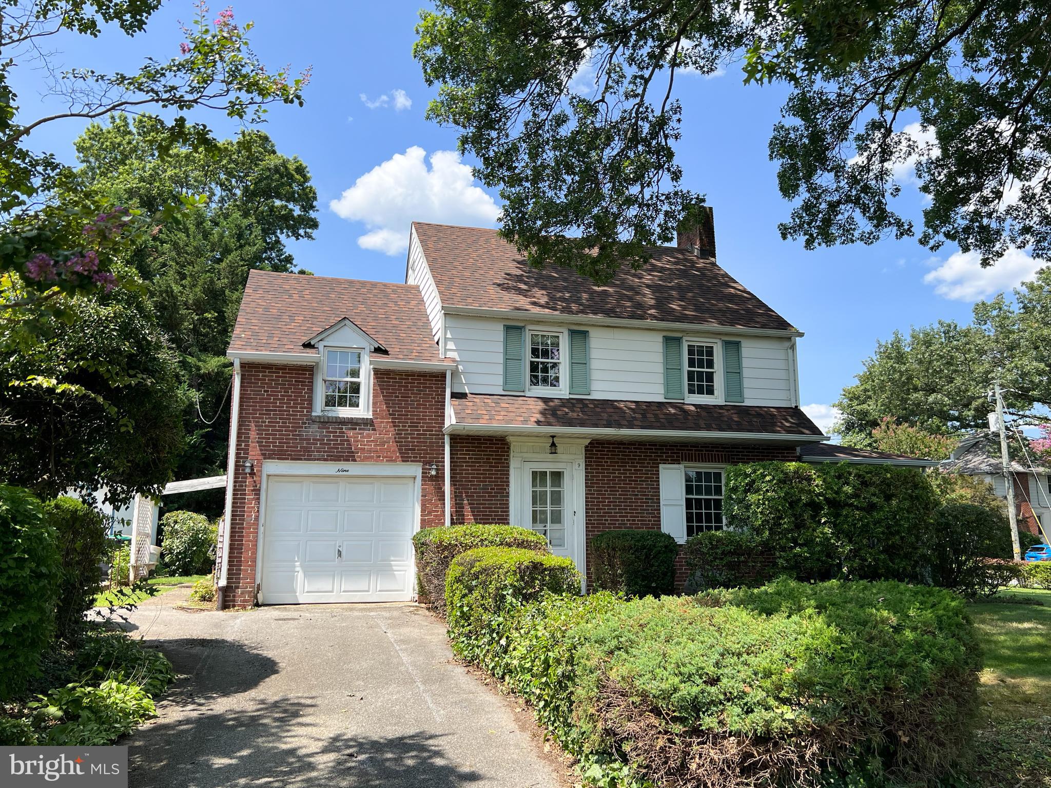9 Riverside Dr