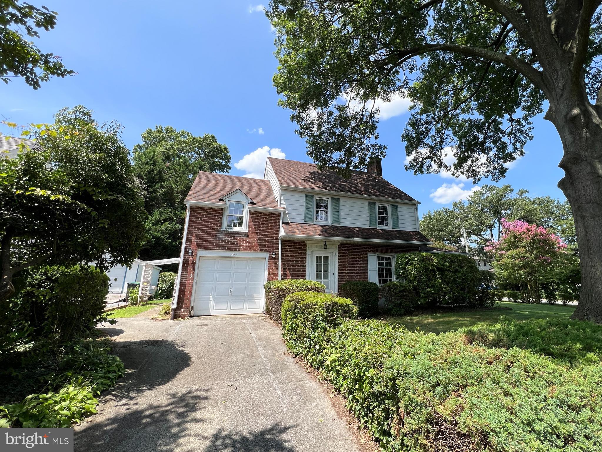 9 Riverside Dr