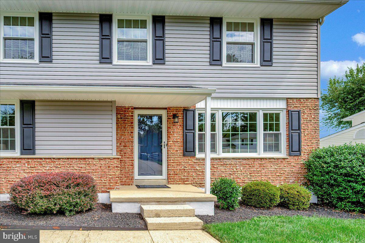 1 Lantern Ln