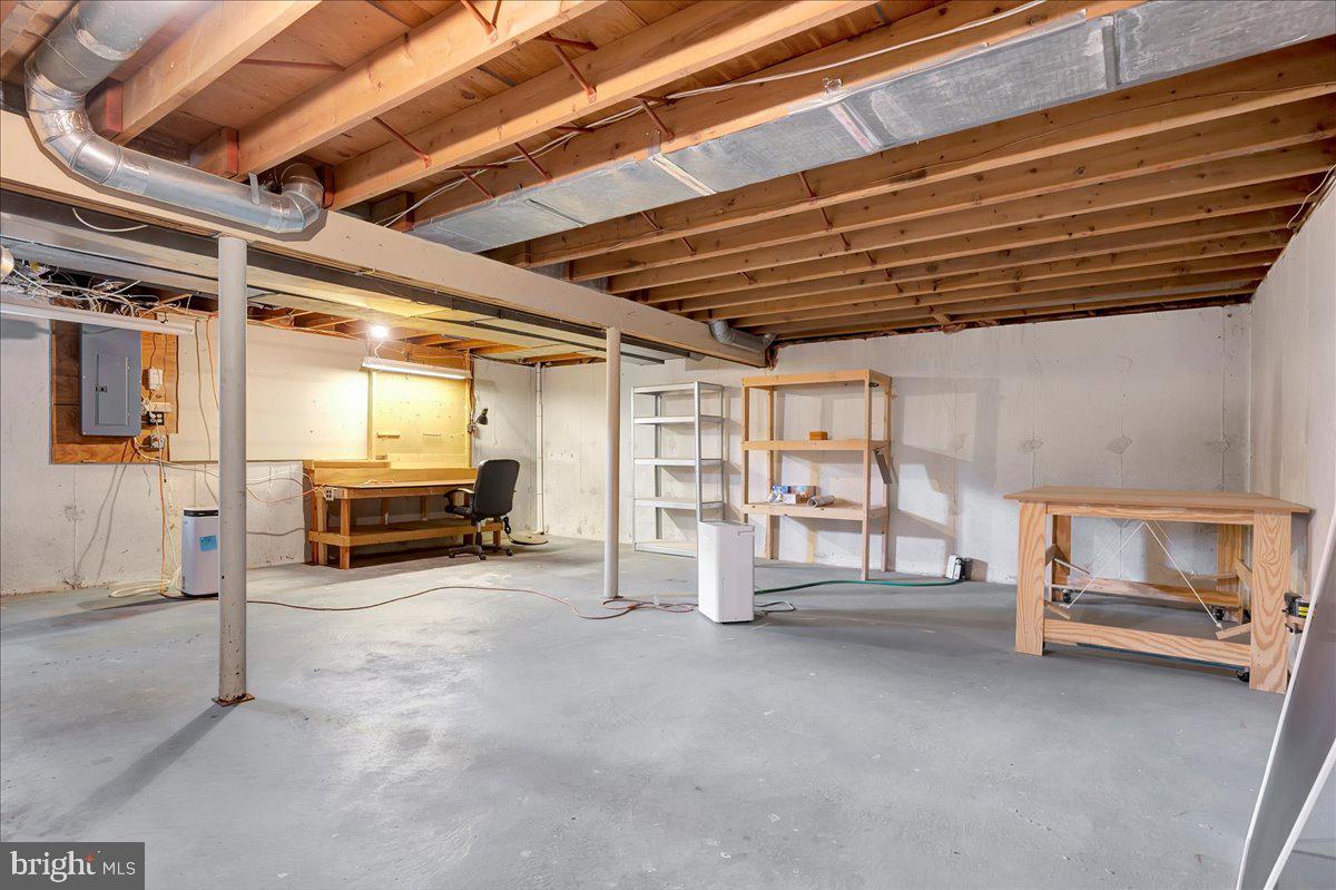 1 Lantern Ln