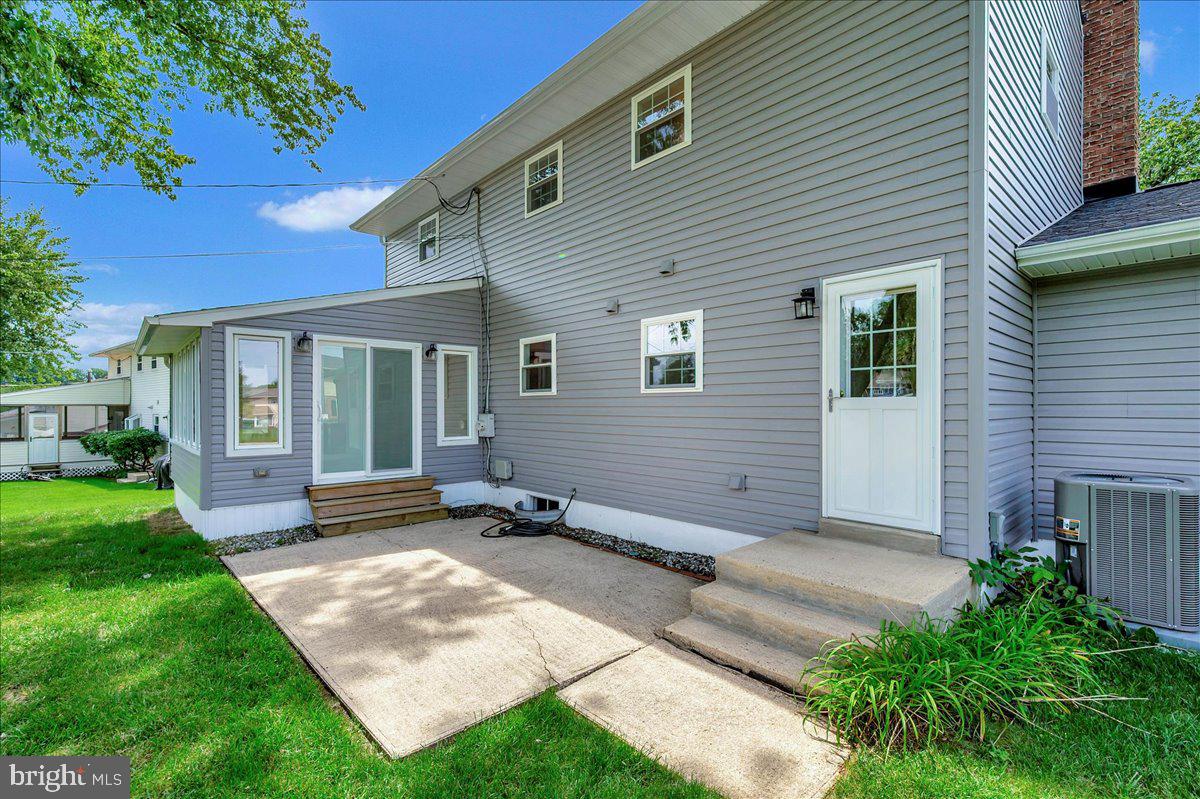 1 Lantern Ln