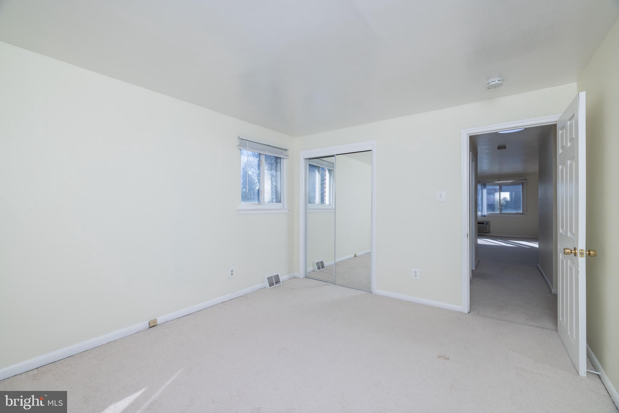 327 Chapel Ave