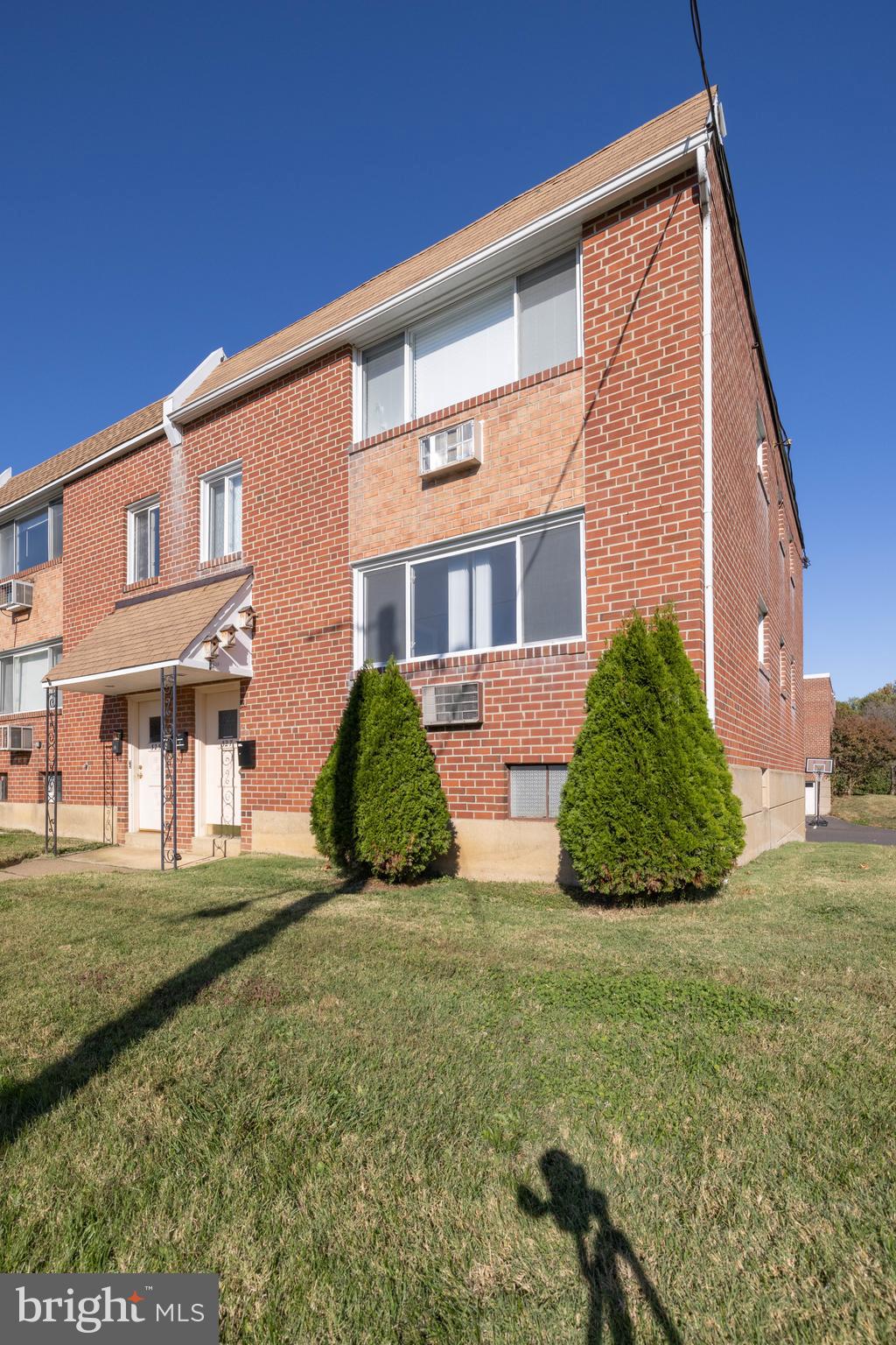 327 Chapel Ave