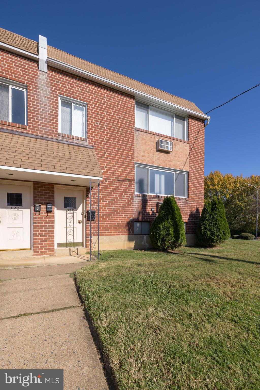 327 Chapel Ave