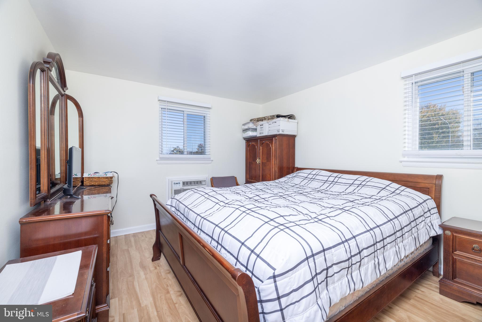 327 Chapel Ave