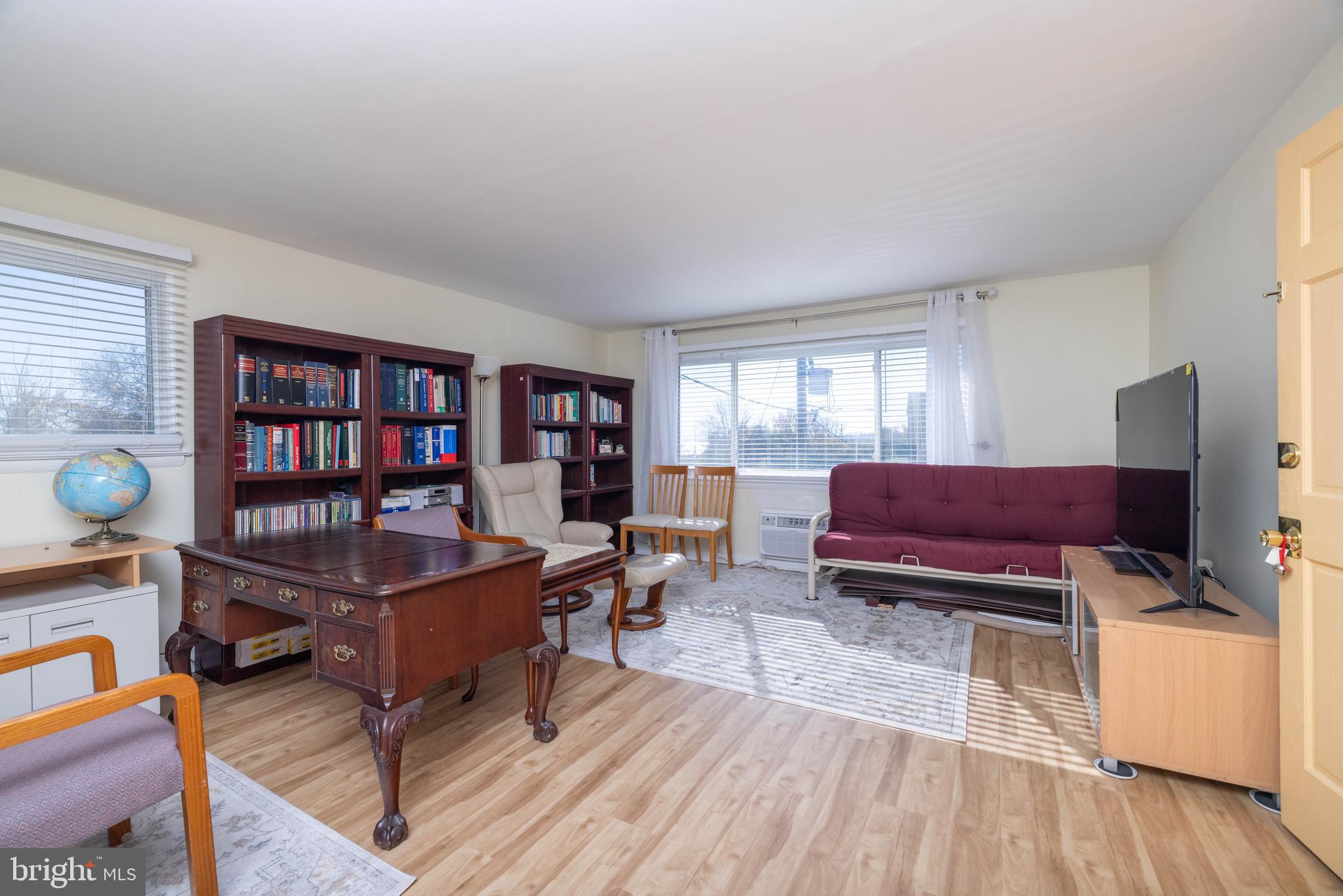 327 Chapel Ave