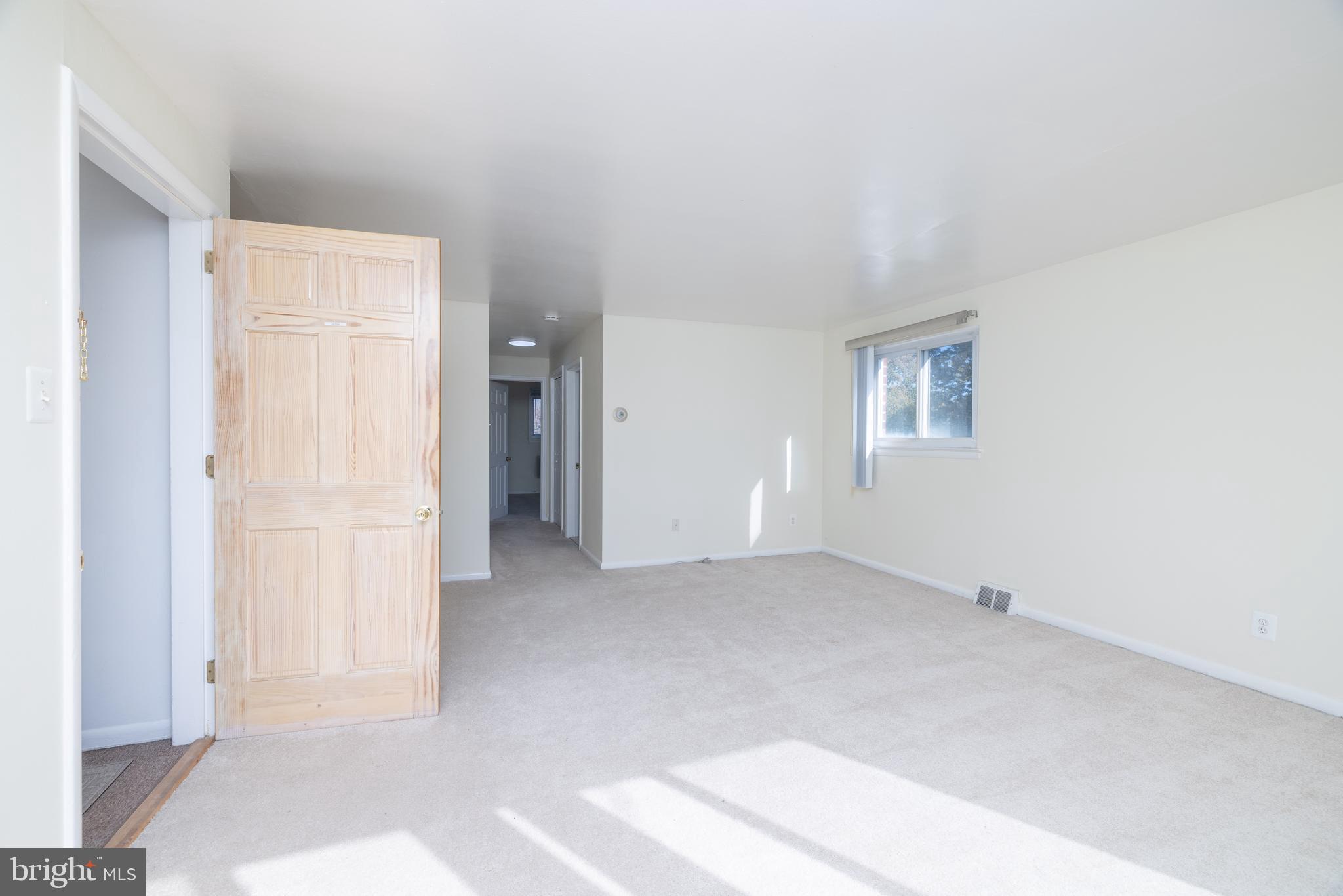 327 Chapel Ave