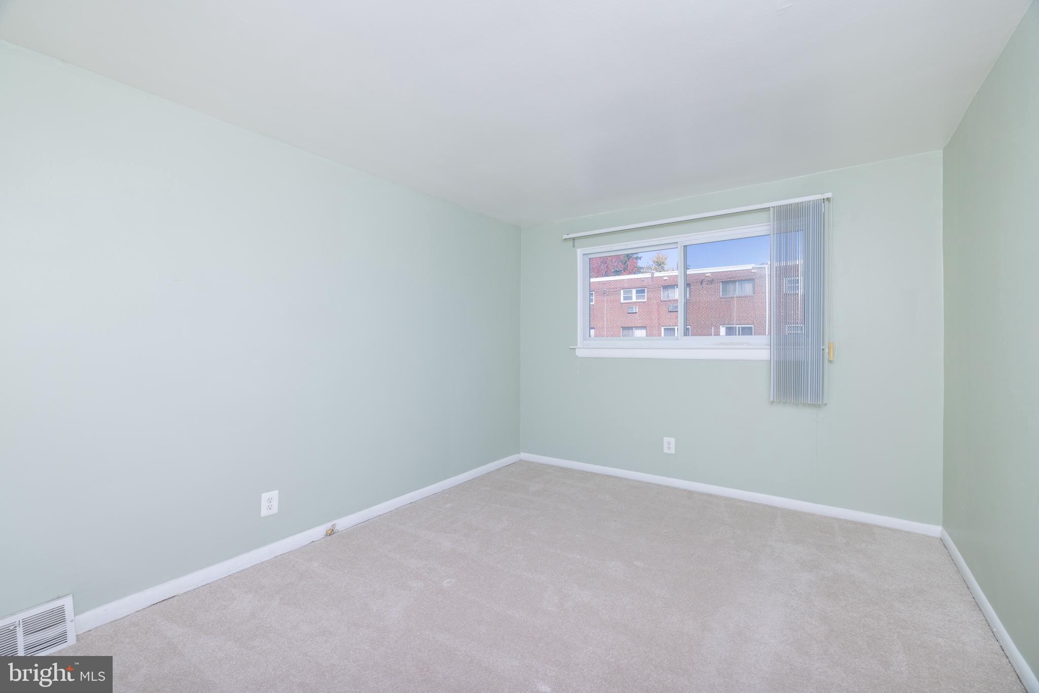 327 Chapel Ave