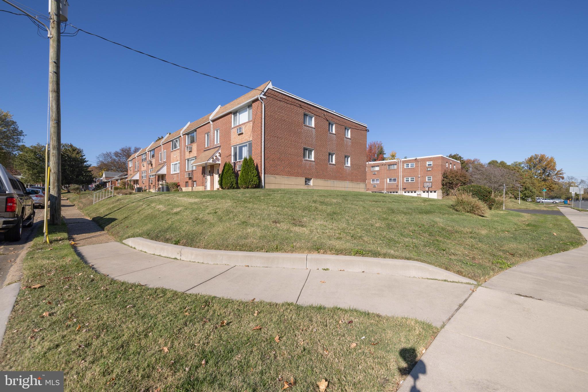 327 Chapel Ave