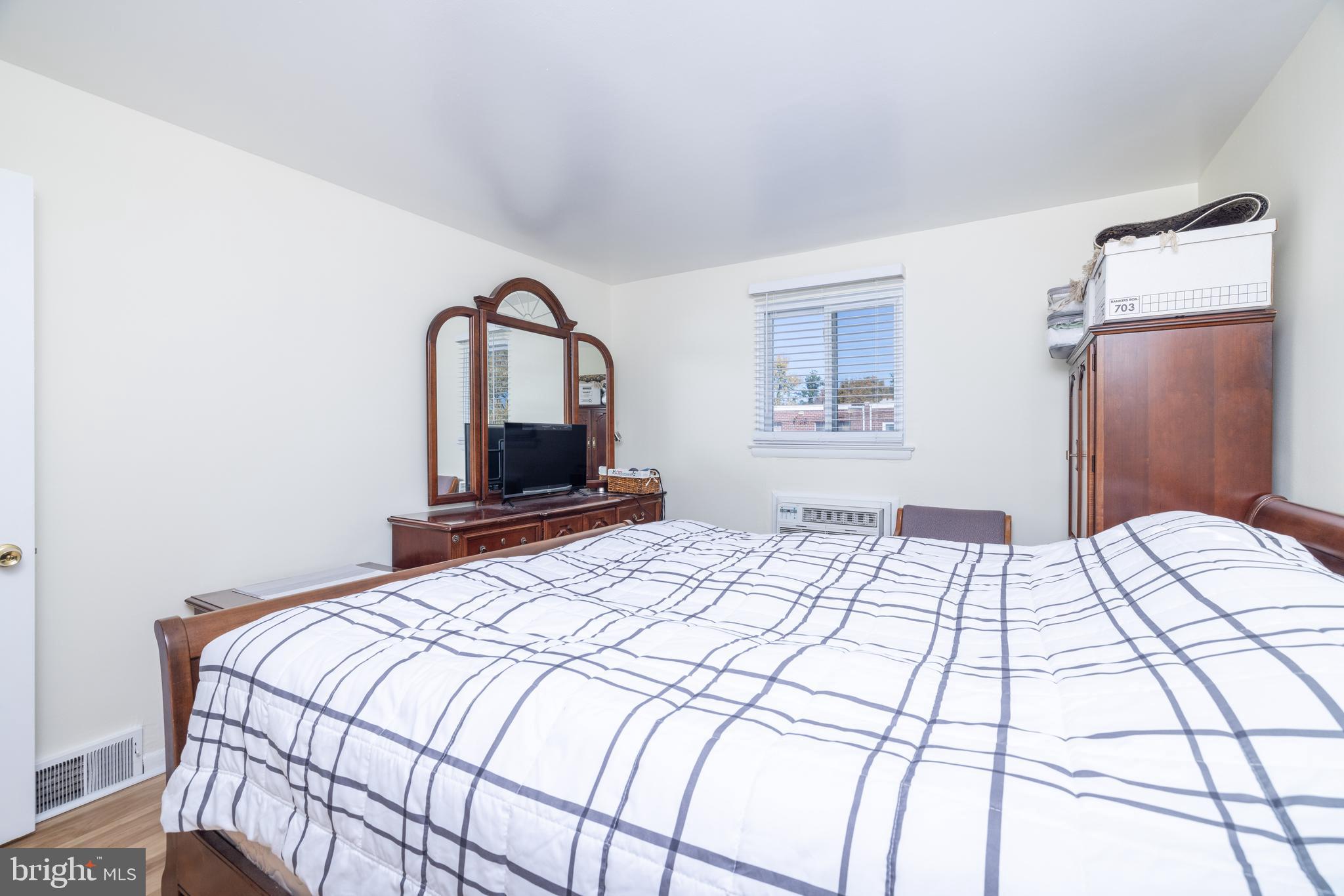 327 Chapel Ave