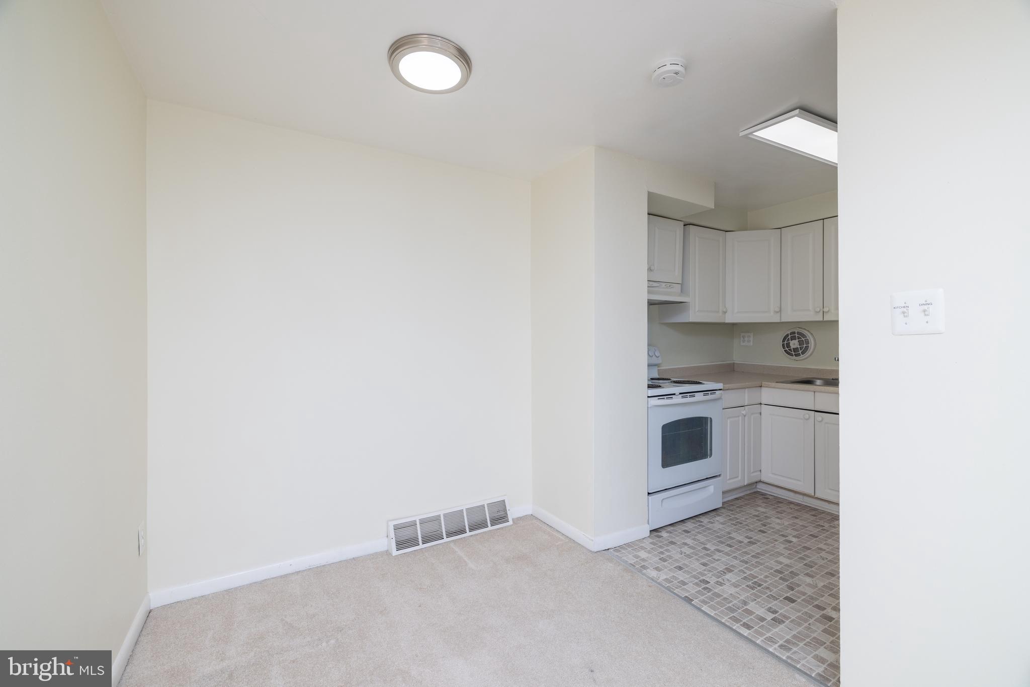 327 Chapel Ave