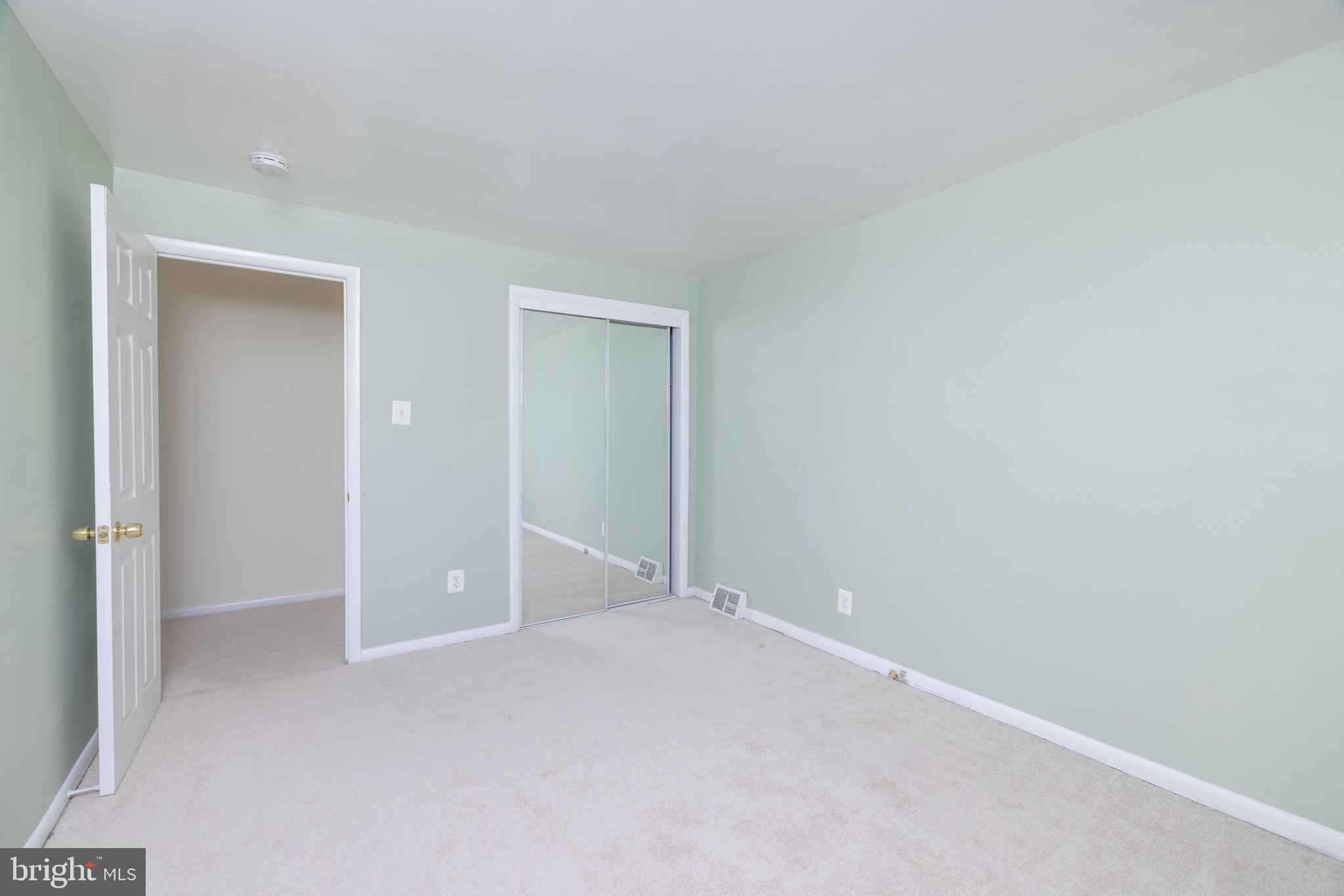 327 Chapel Ave