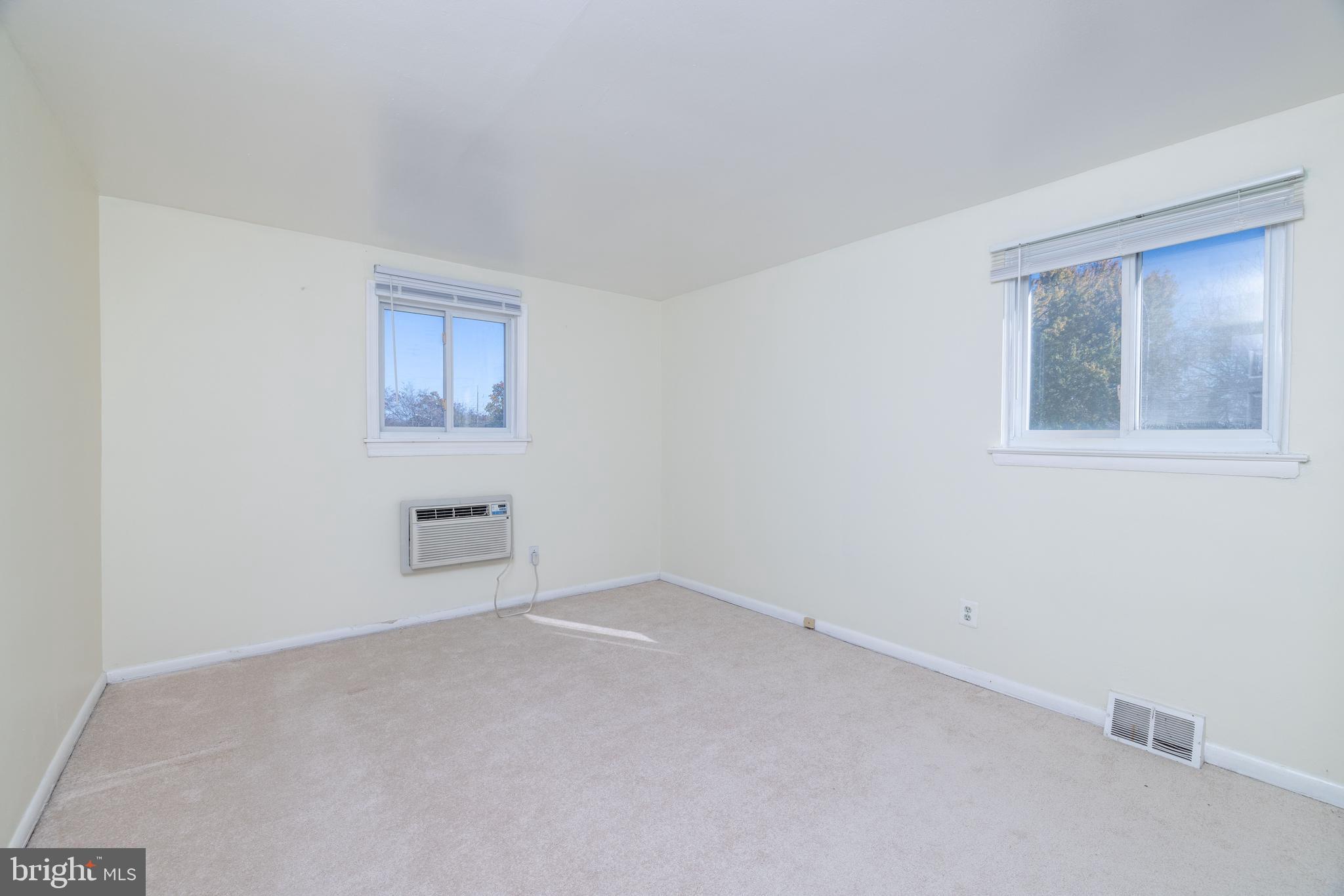 327 Chapel Ave