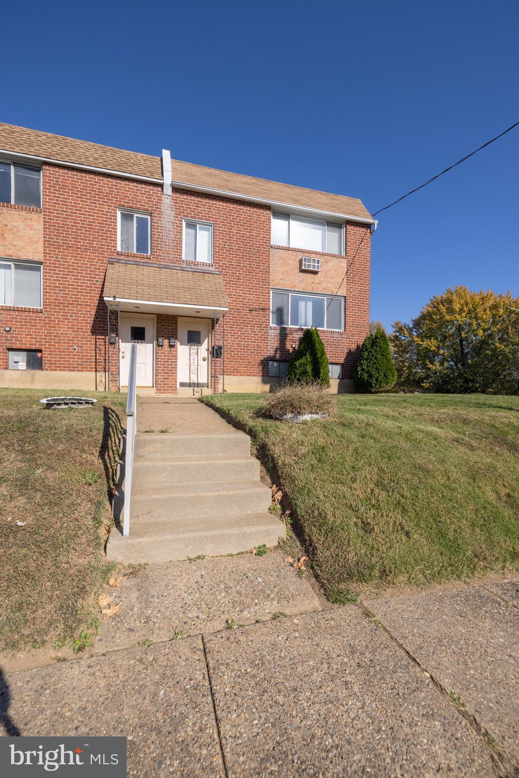 327 Chapel Ave