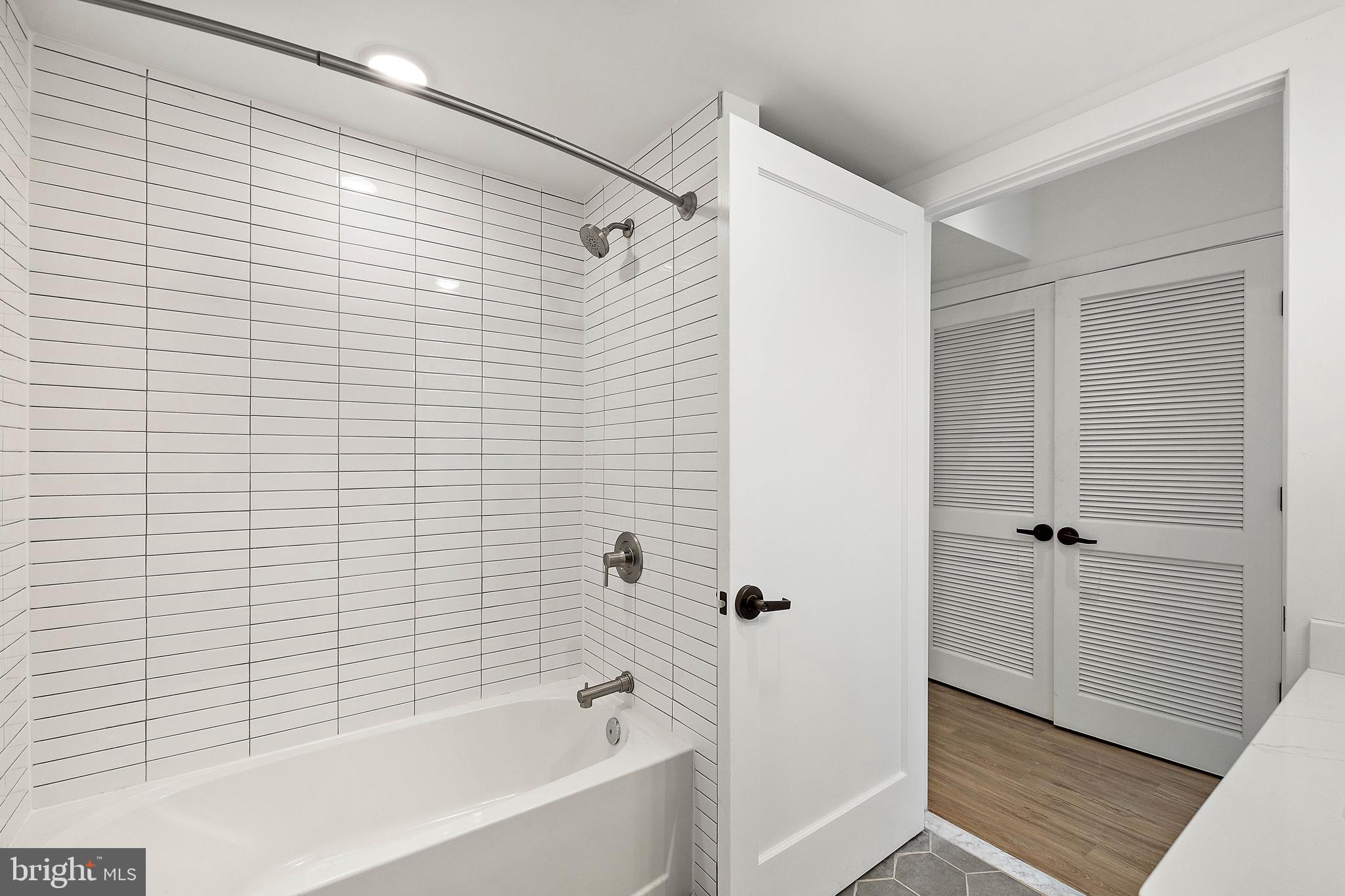 15 Girard St #101