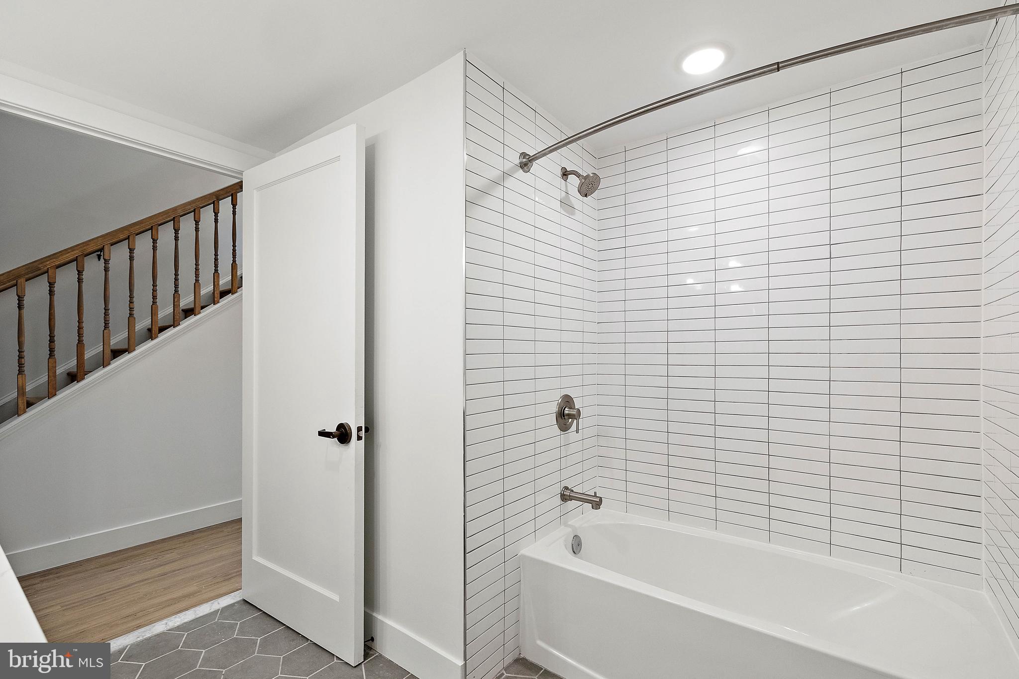 15 Girard St #102