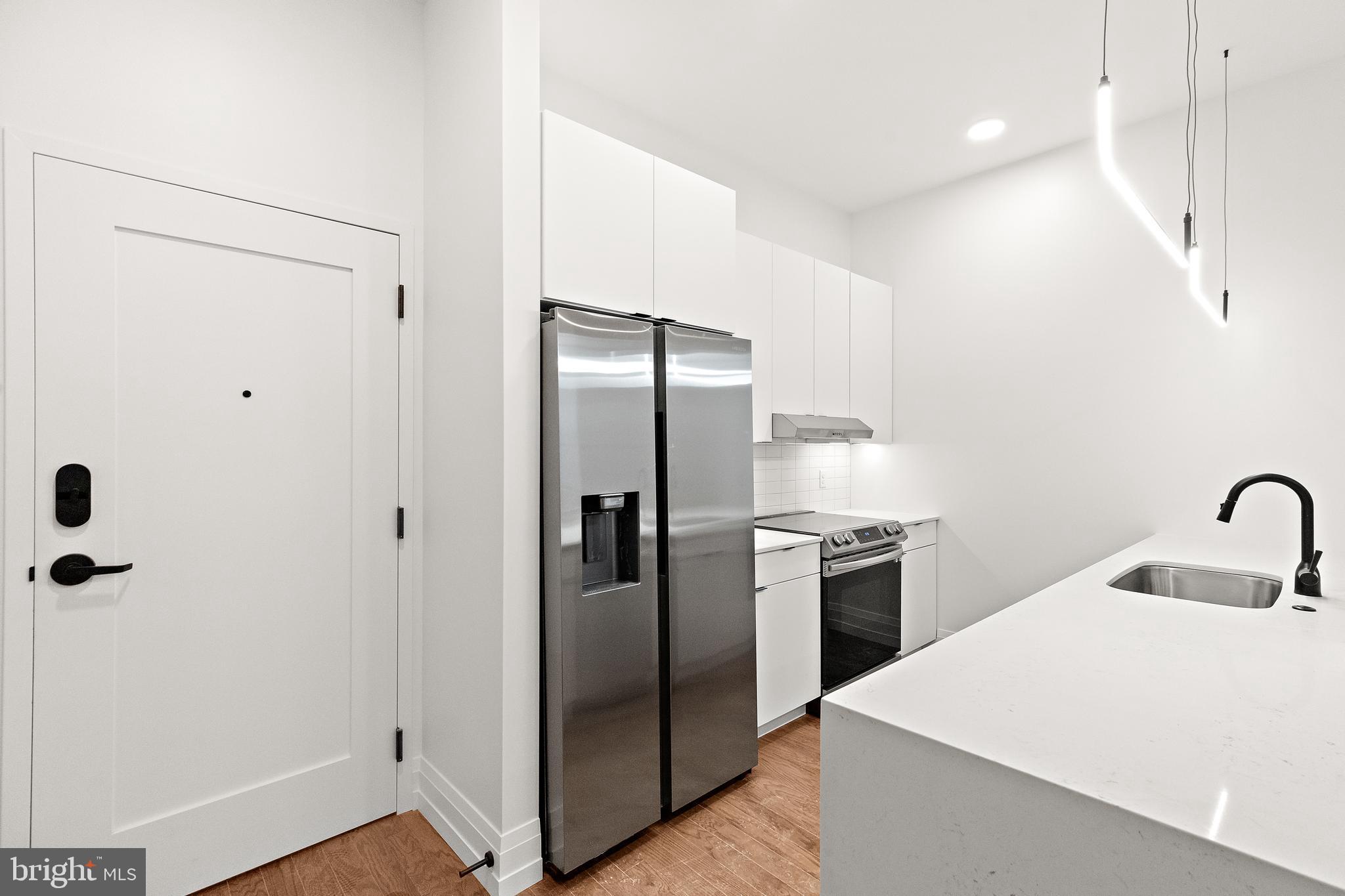 801 N Market St #304