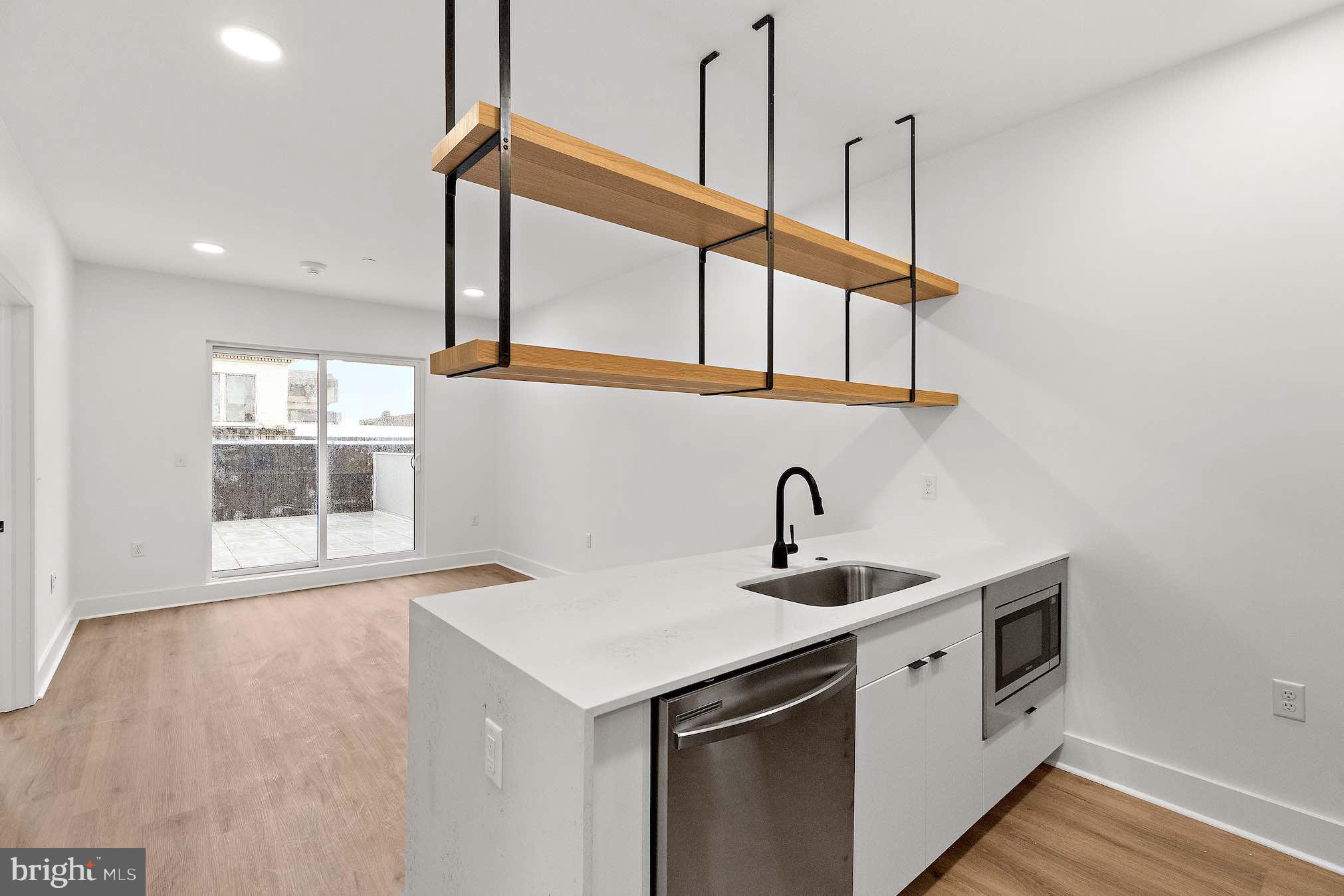 801 N Market St #304