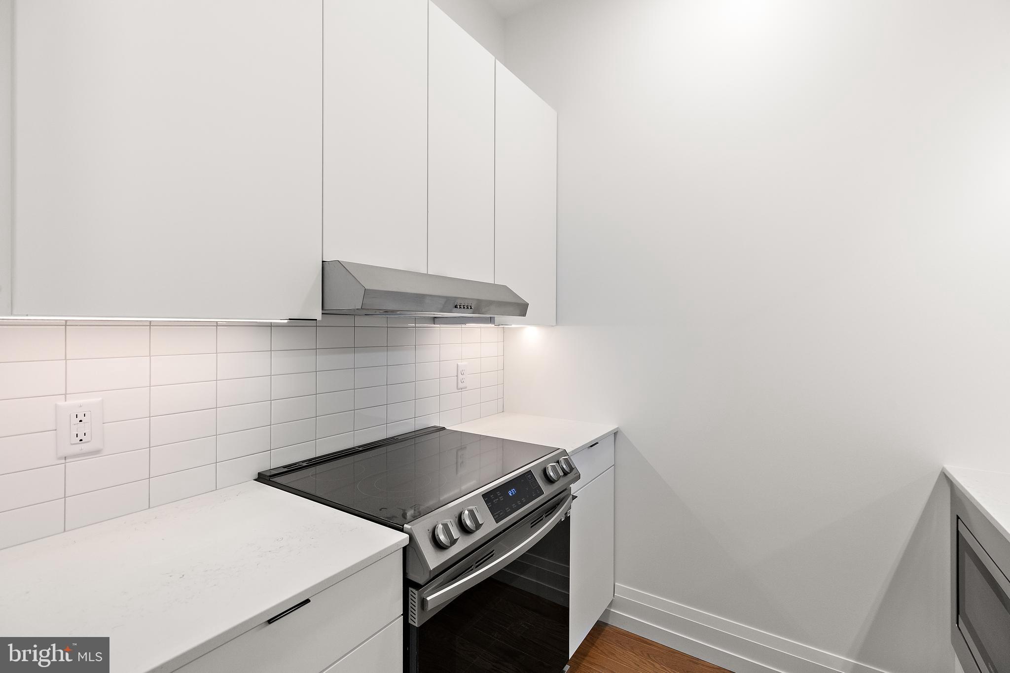 801 N Market St #305