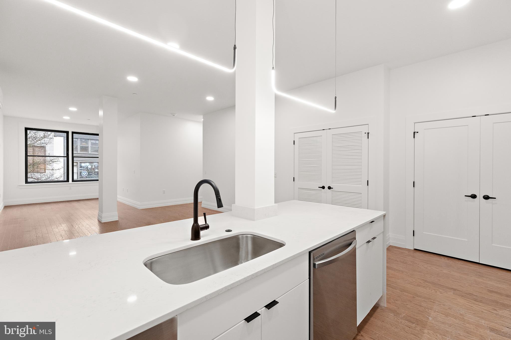 801 N Market St #305