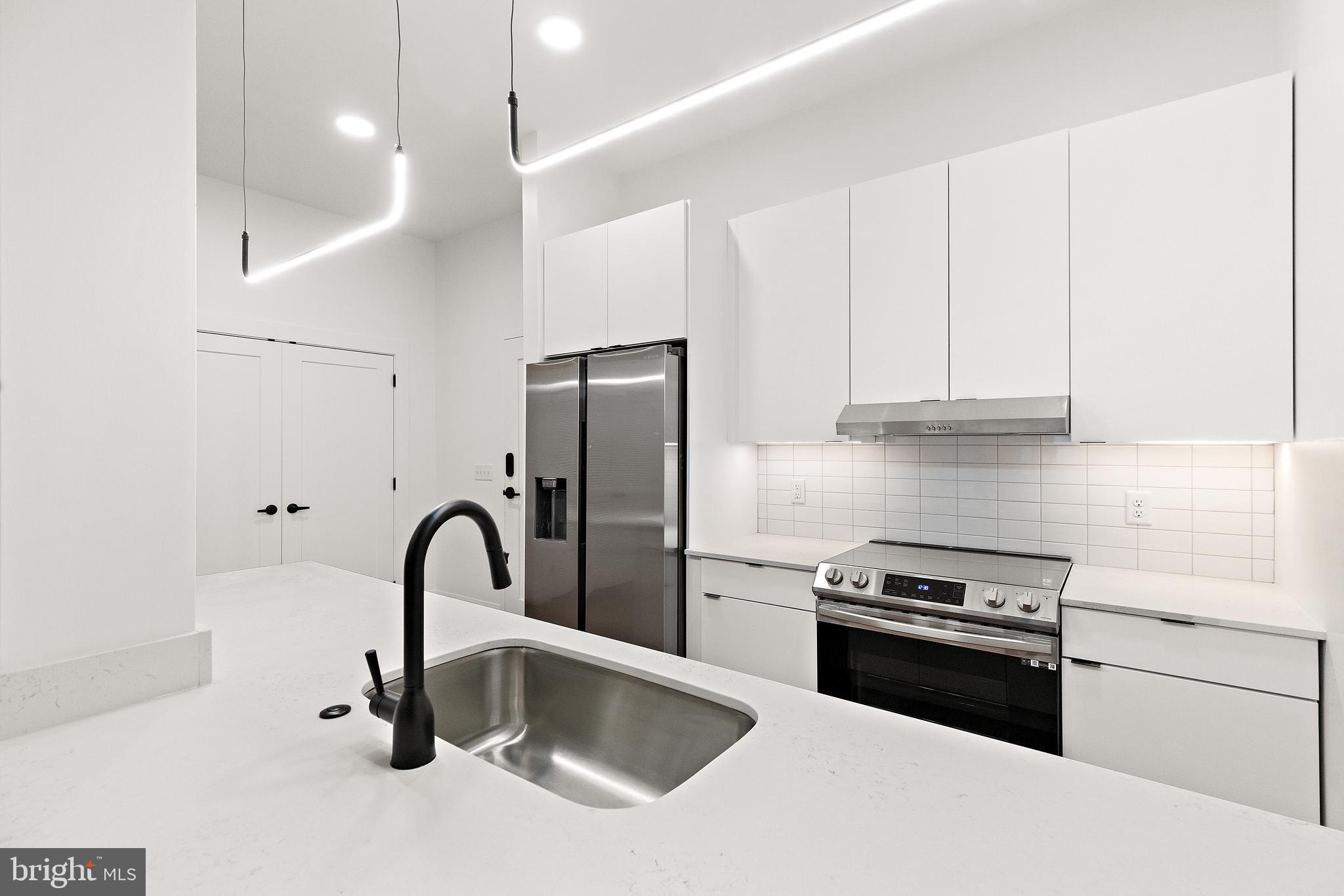 801 N Market St #305