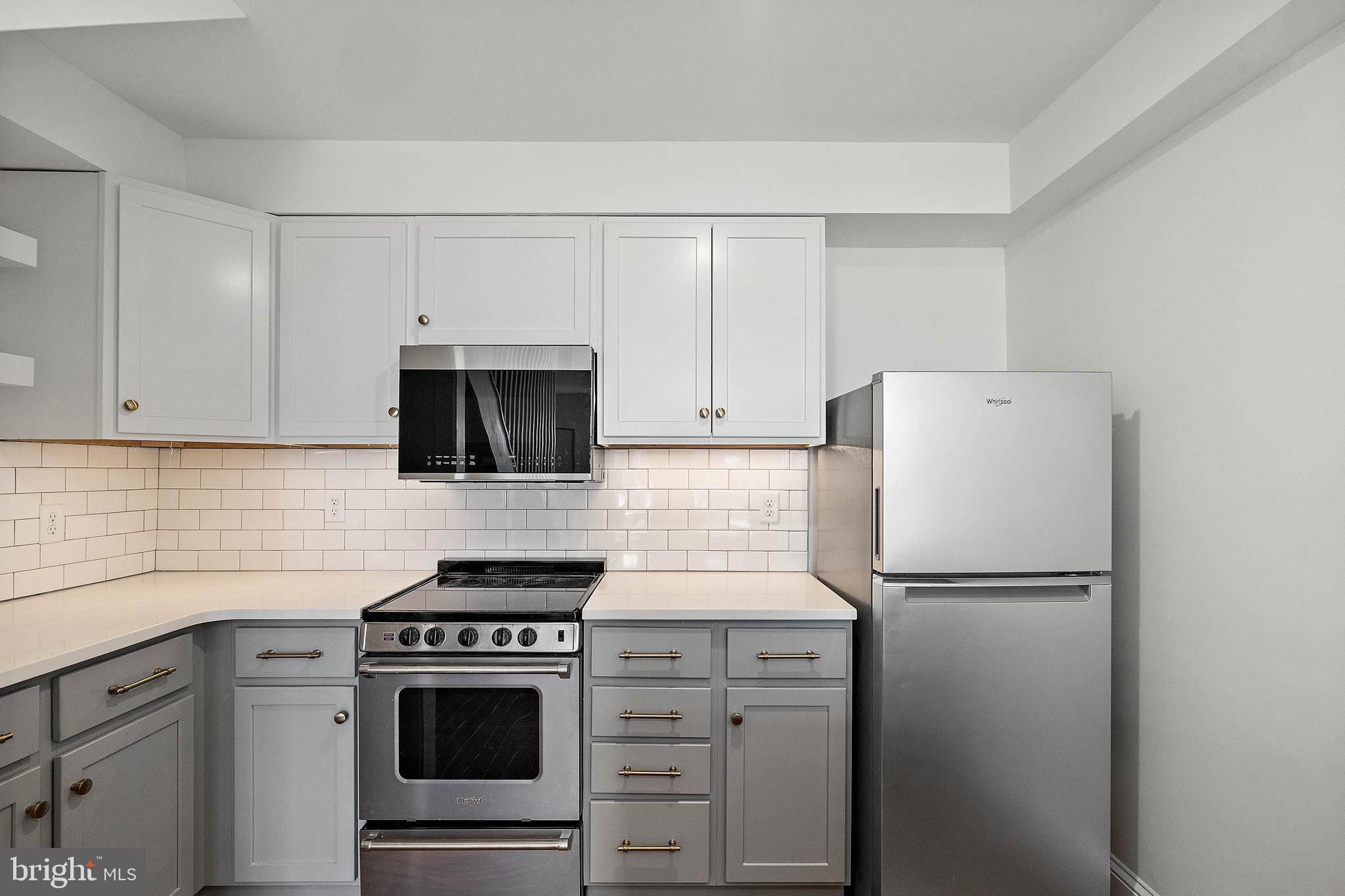 15 W Girard #105