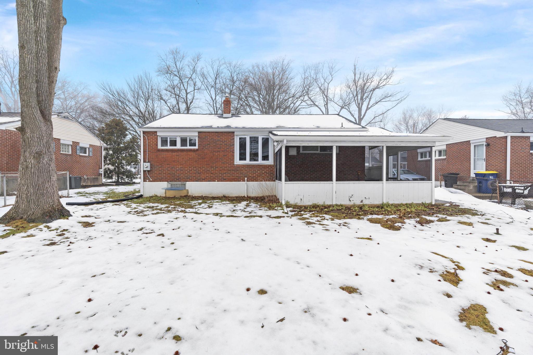 418 Roseanna Ave
