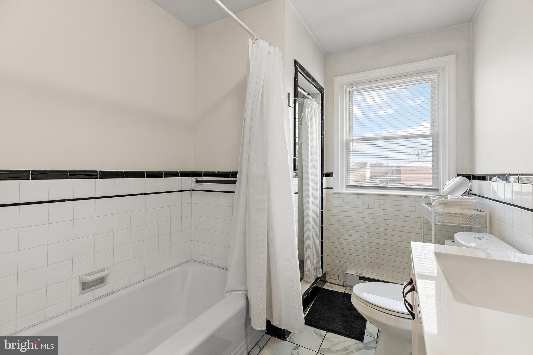 812 W 34th St