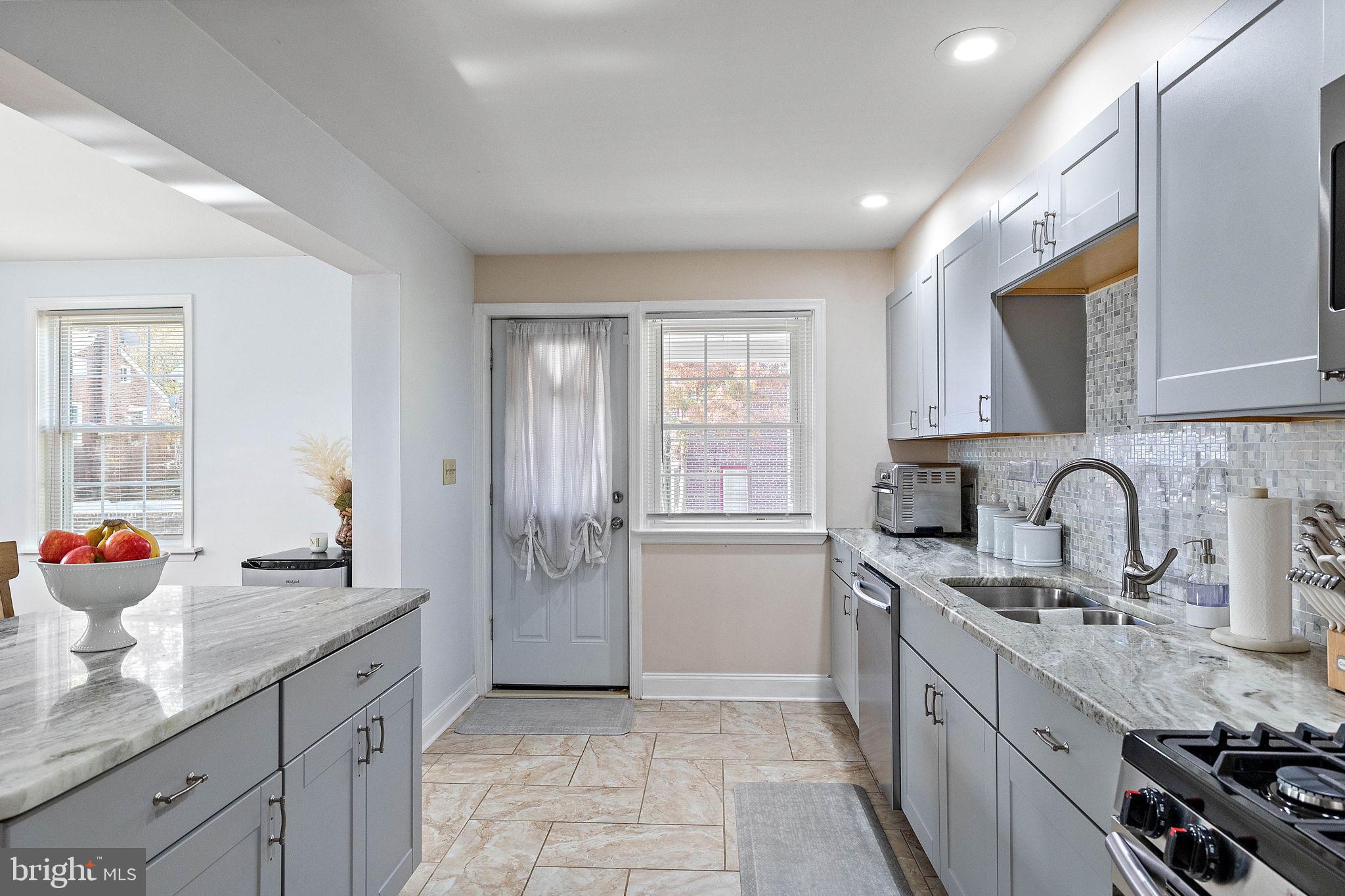 812 W 34th St
