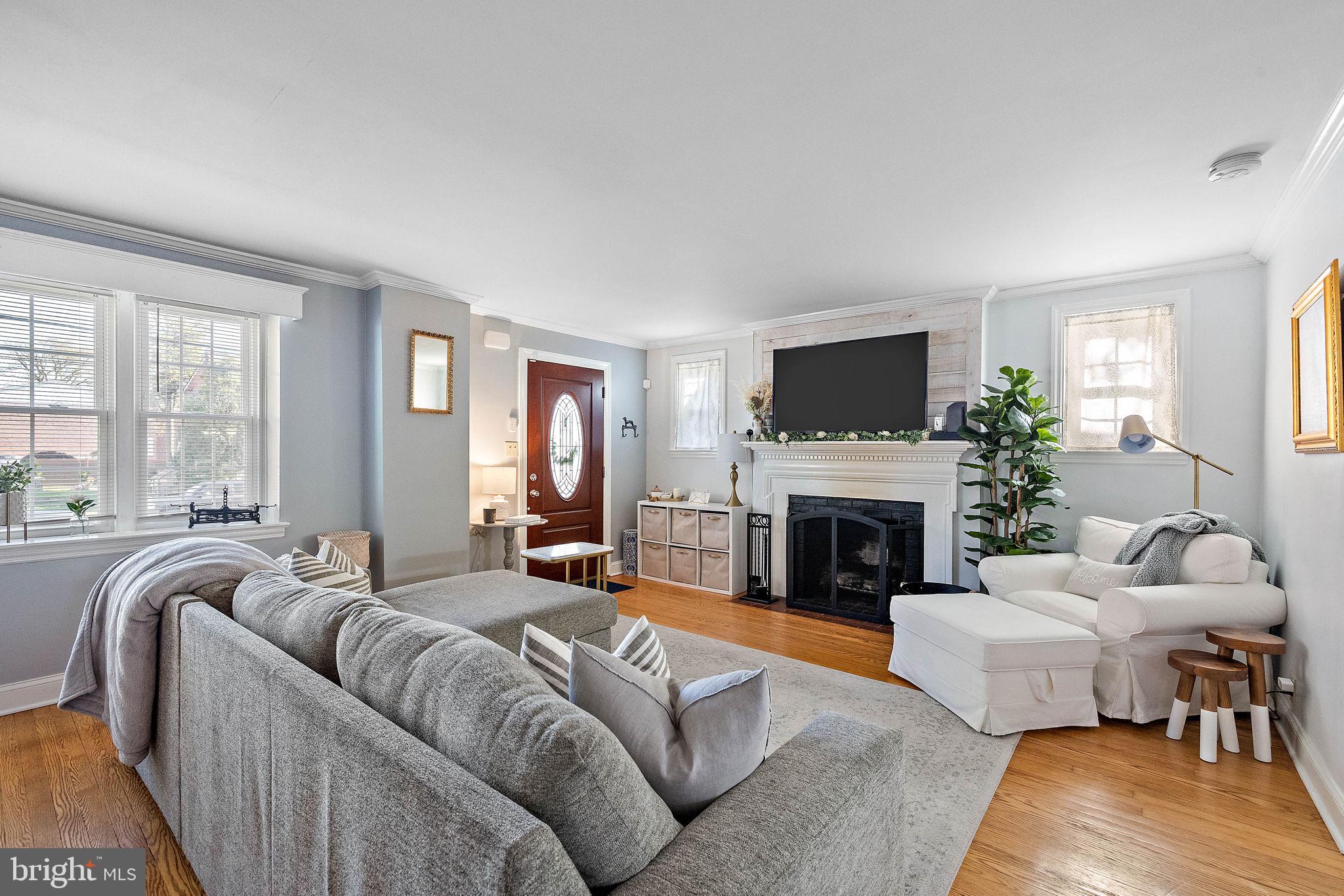 812 W 34th St