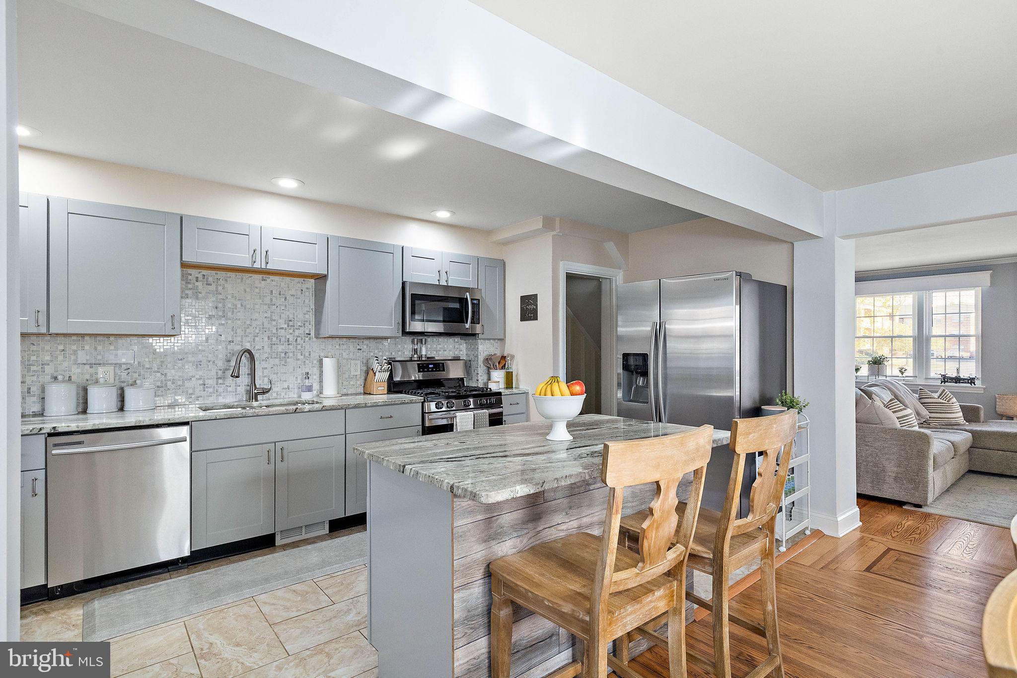 812 W 34th St