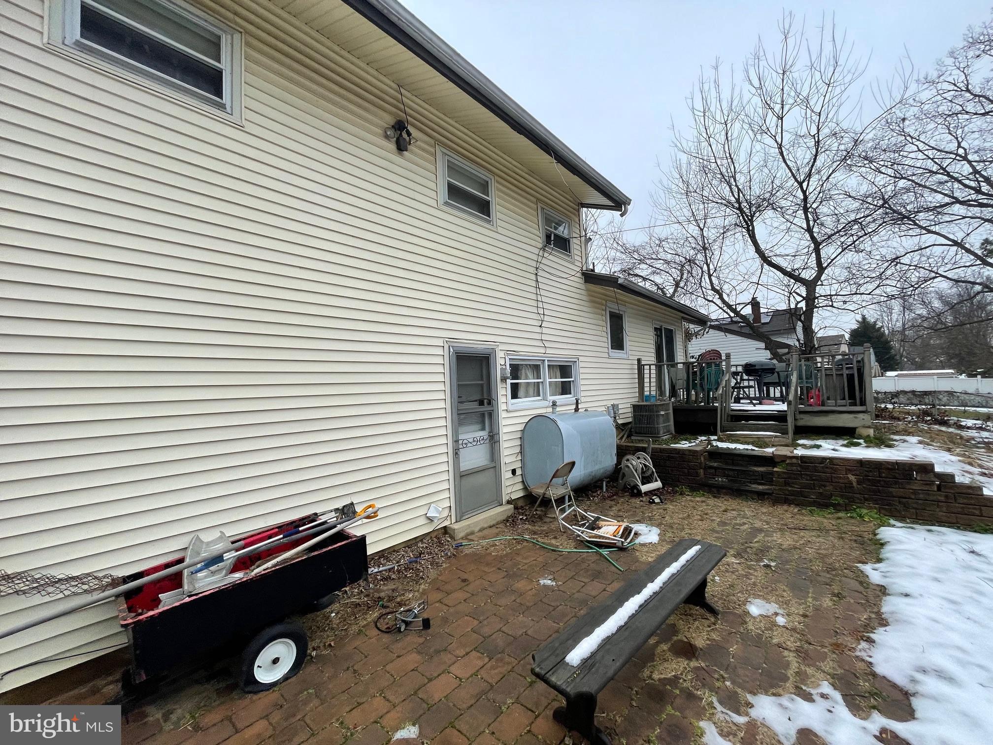20 E Dickens Rd