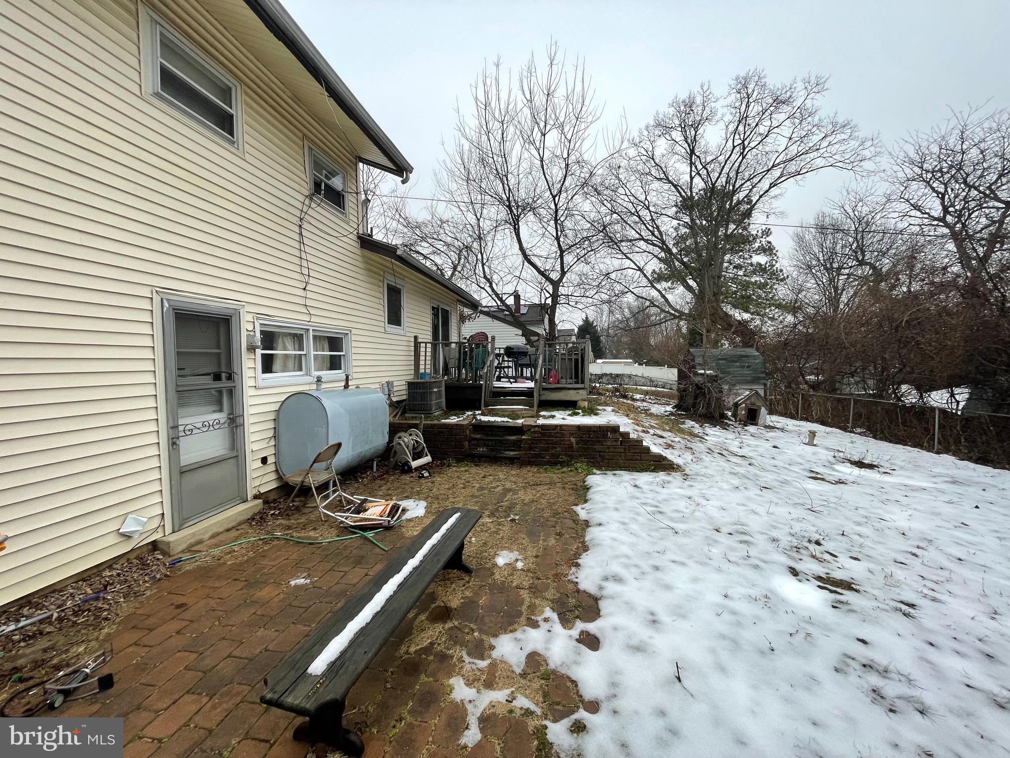 20 E Dickens Rd