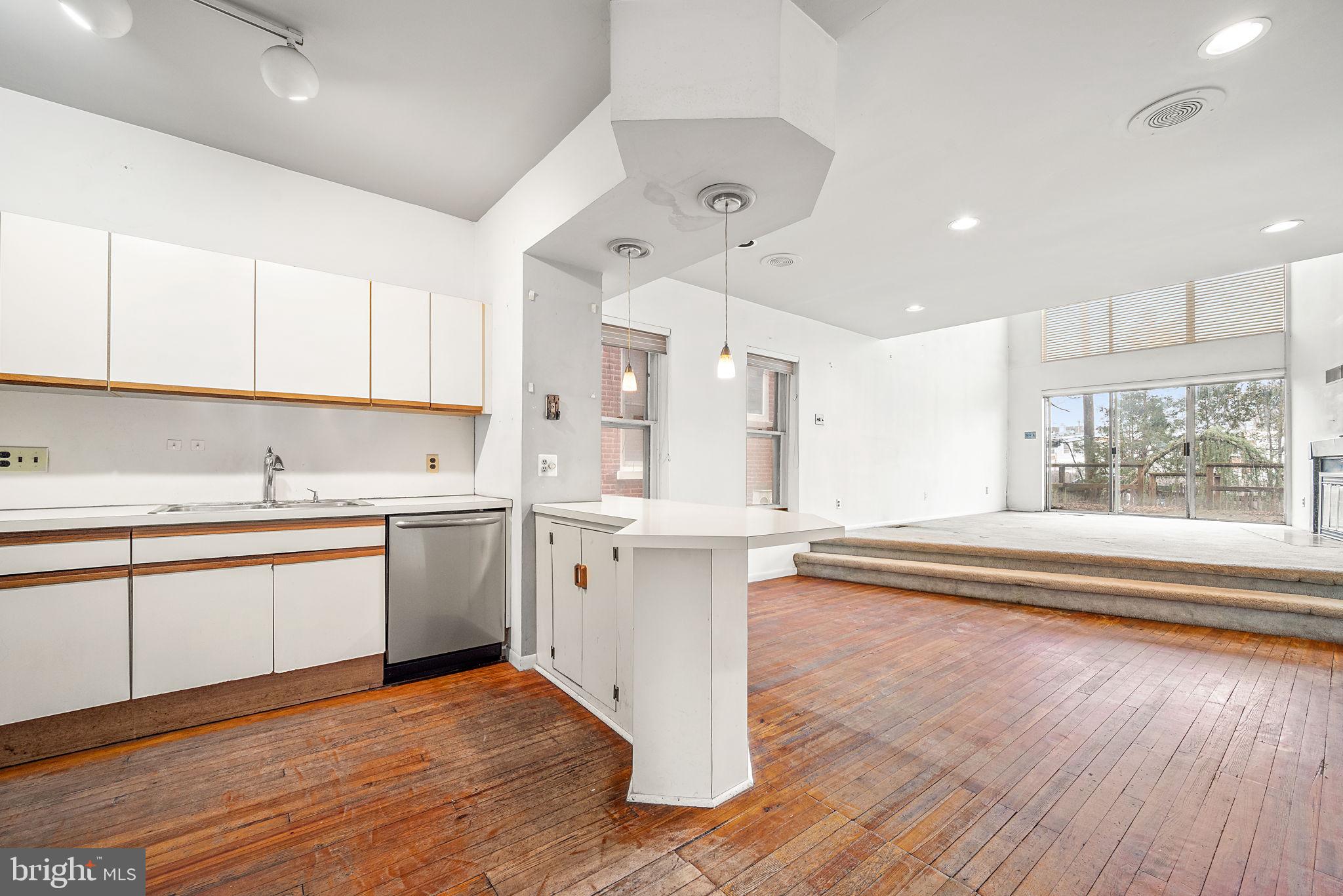 1325 N Dupont St