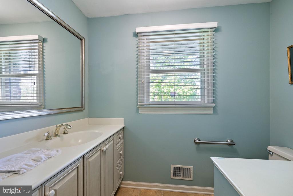 100 Montchan Dr