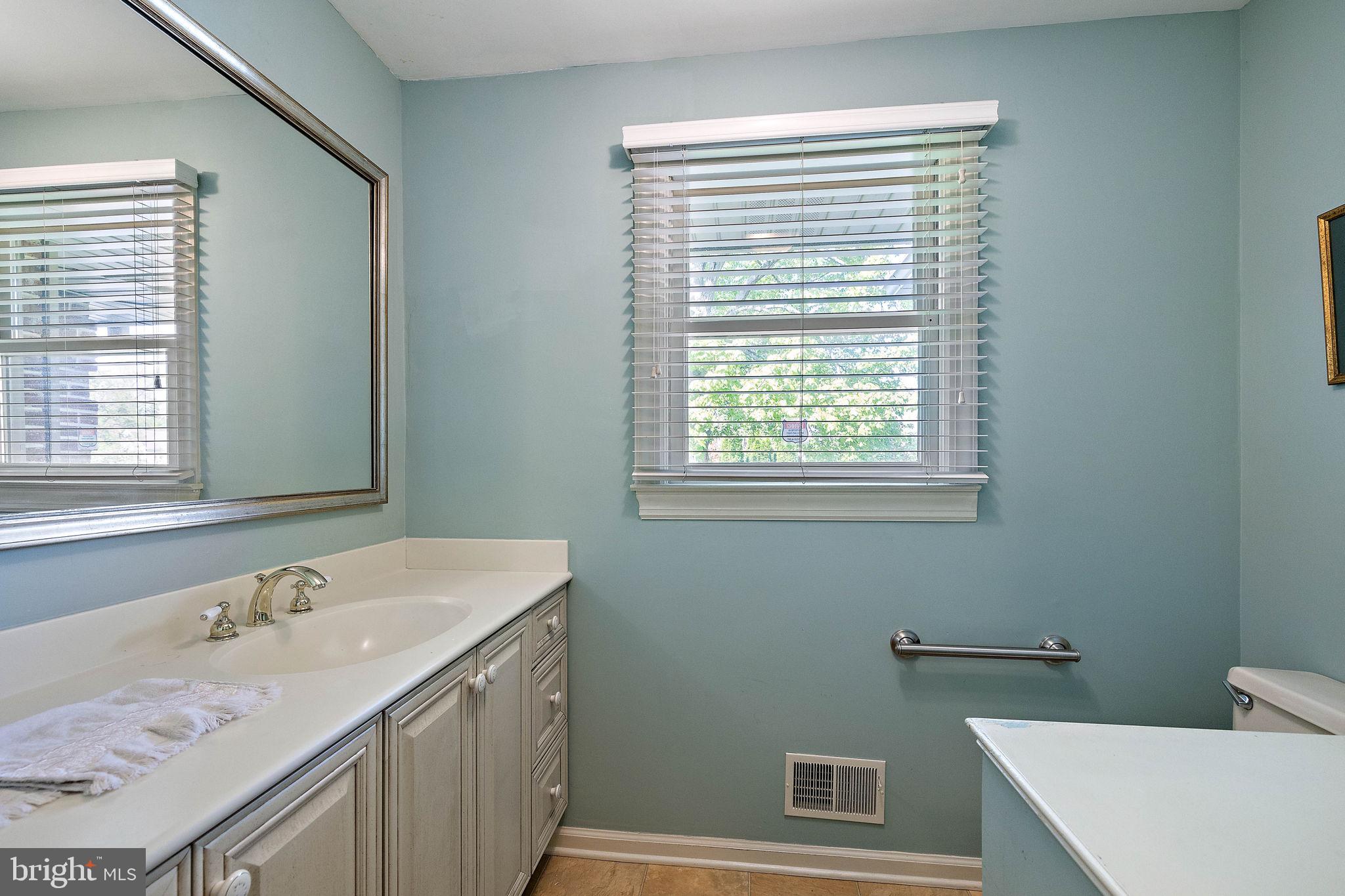 100 Montchan Dr