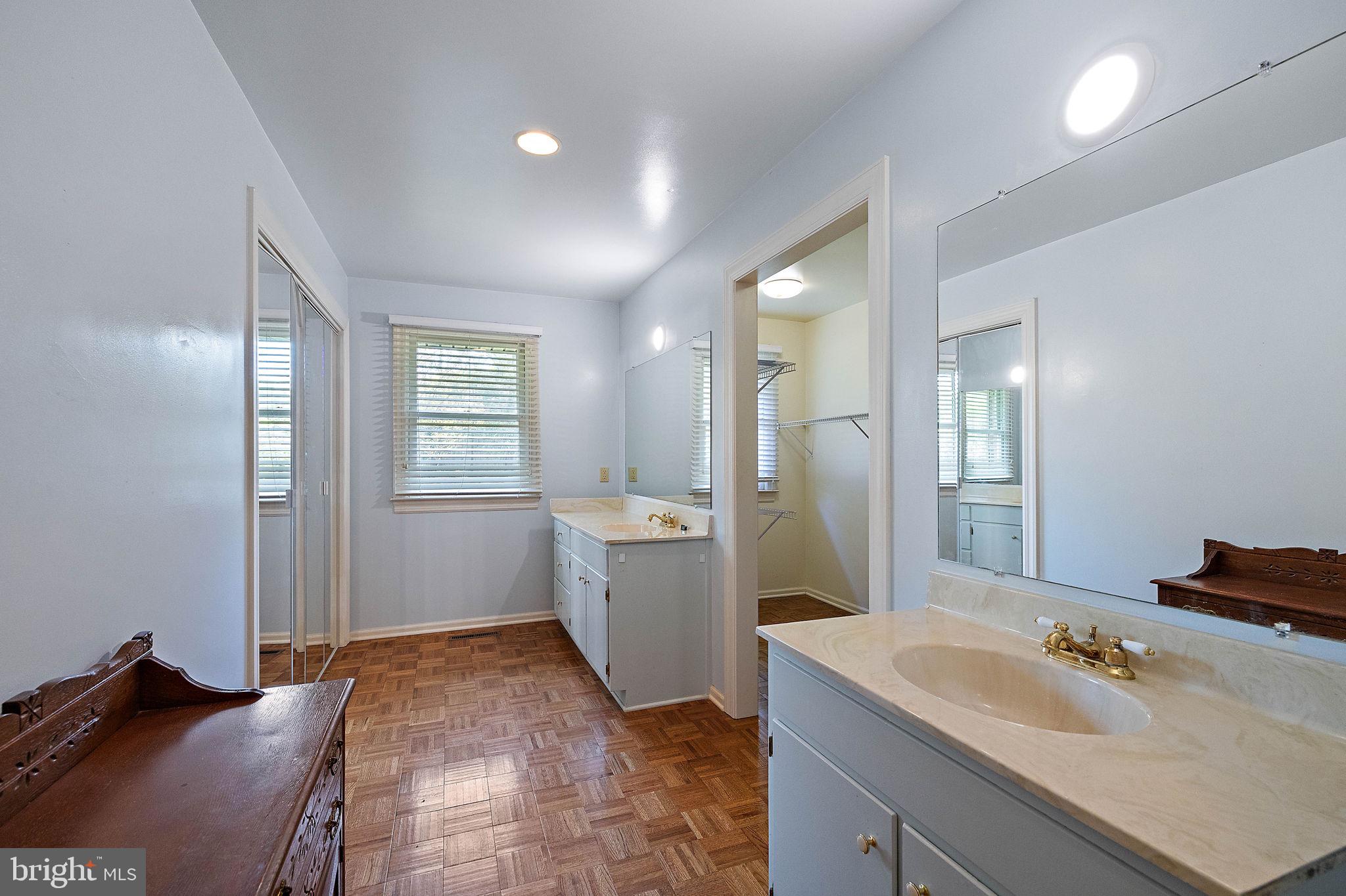 100 Montchan Dr